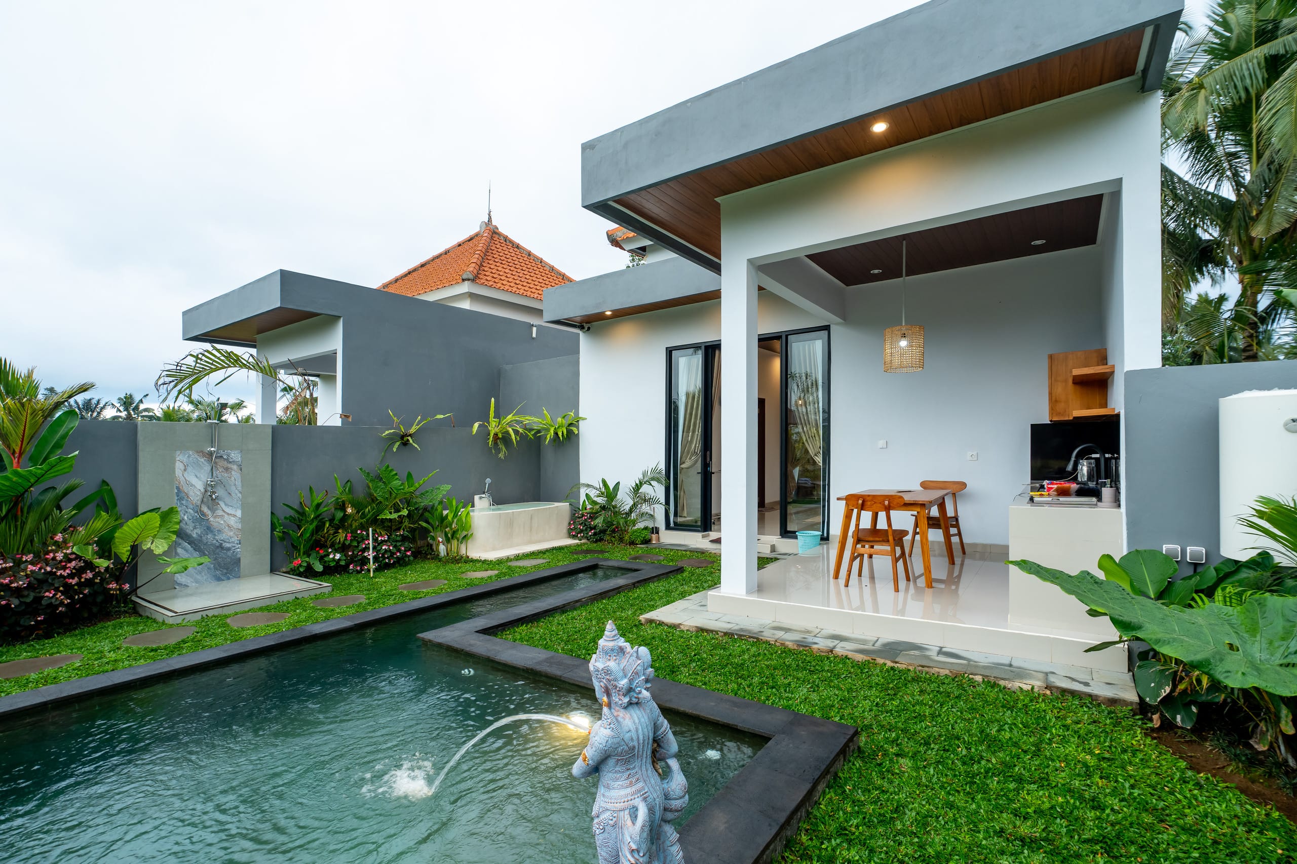 A Serene Tropical Oasis with Modern Comforts 28