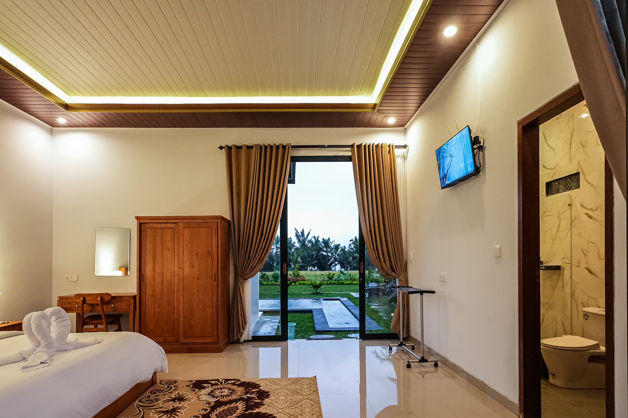 A Serene Tropical Oasis with Modern Comforts 6
