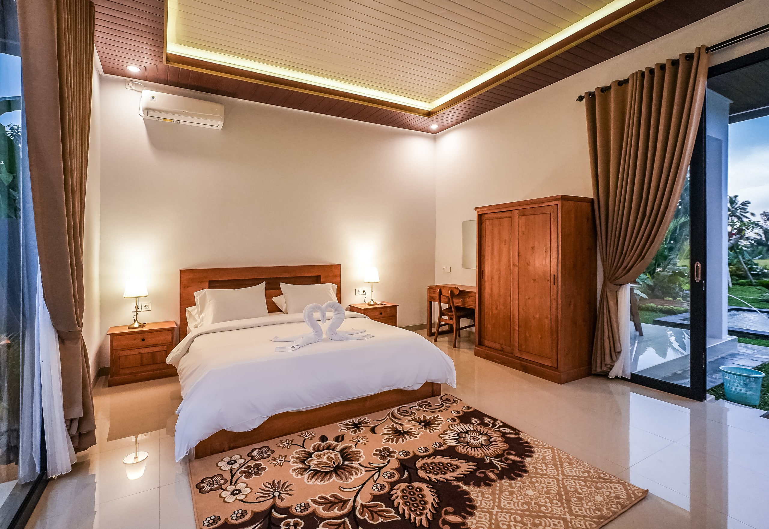 A Serene Tropical Oasis with Modern Comforts — photo 4