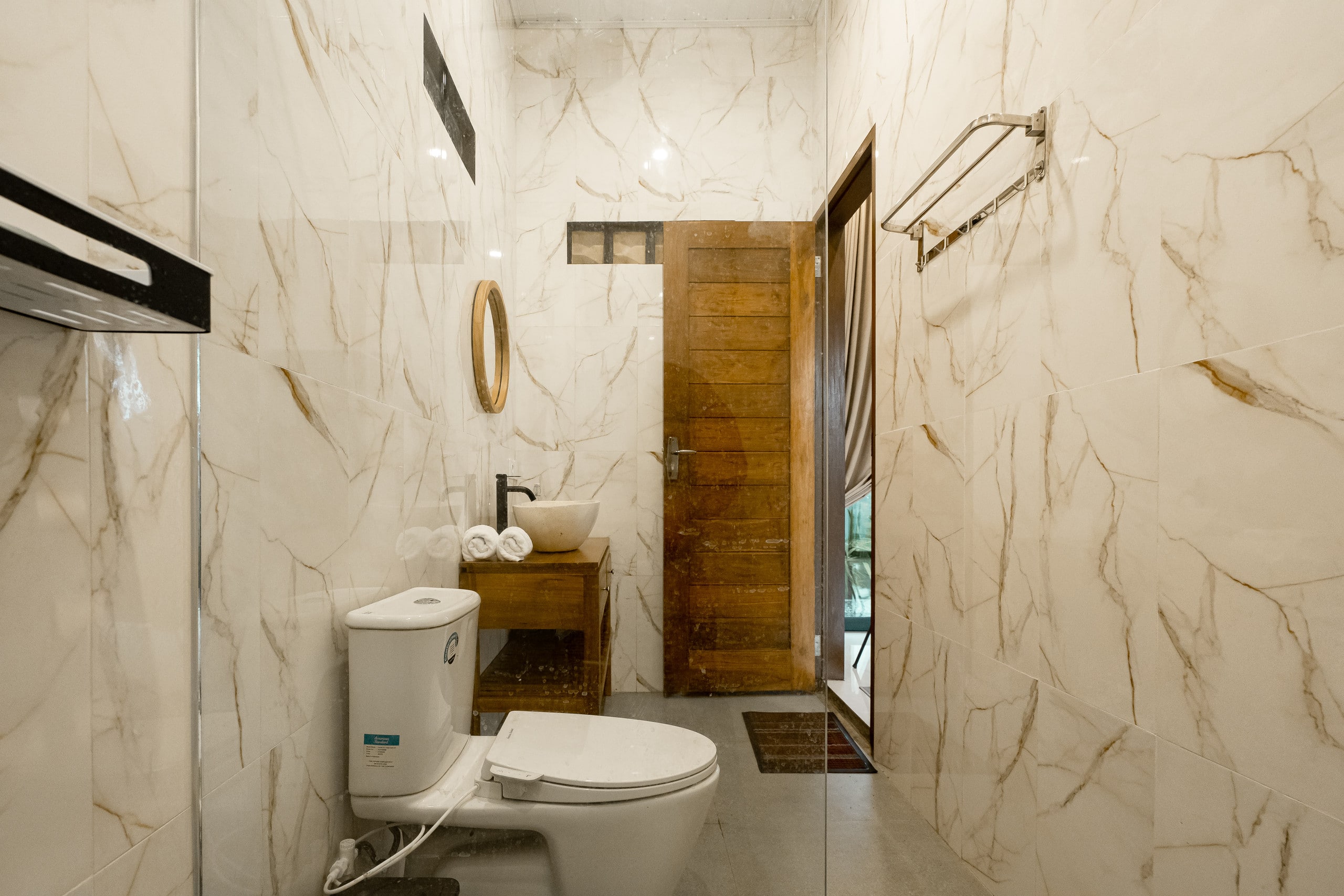 A Serene Tropical Oasis with Modern Comforts 22