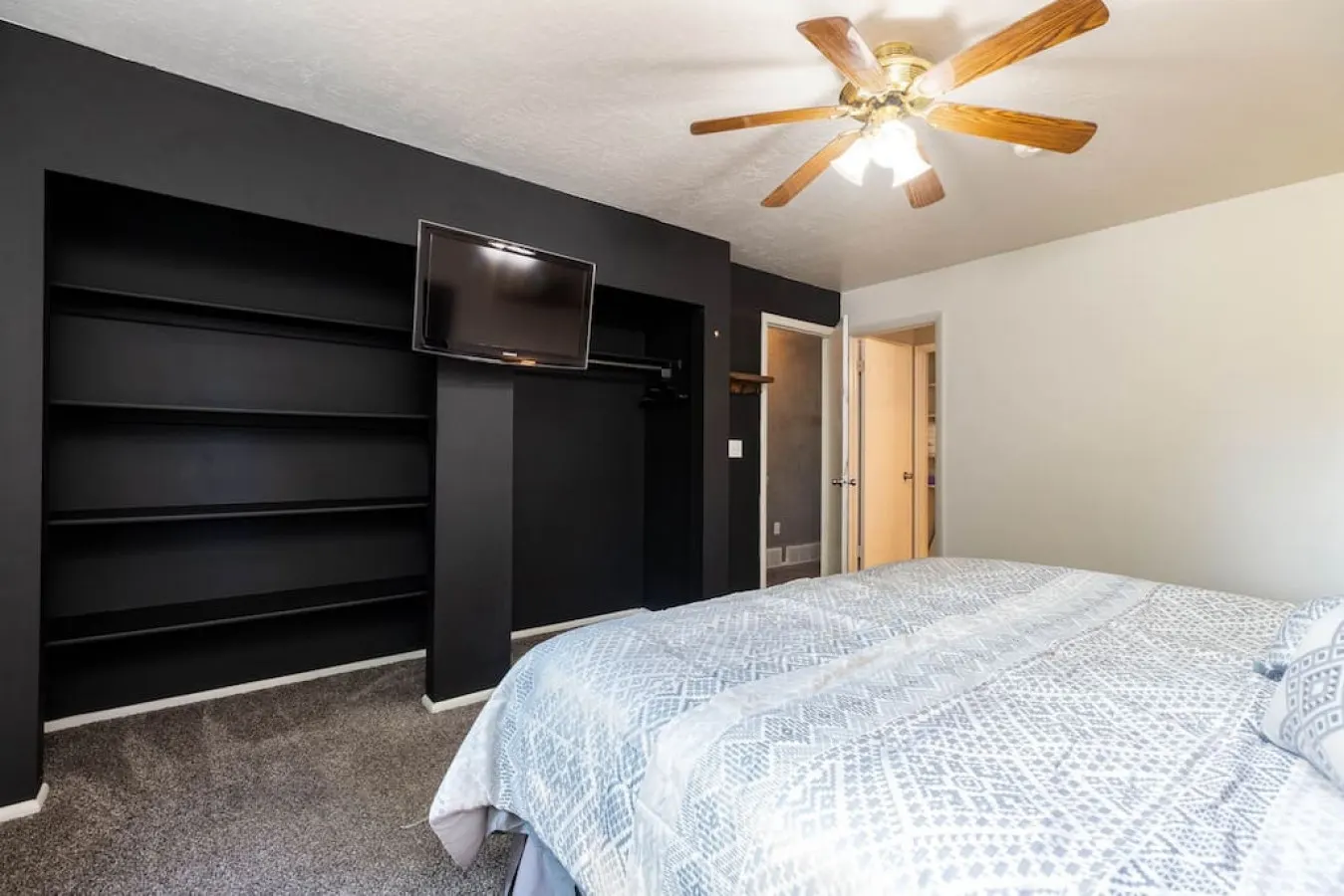Spacious Pet Friendly Retreat! 12