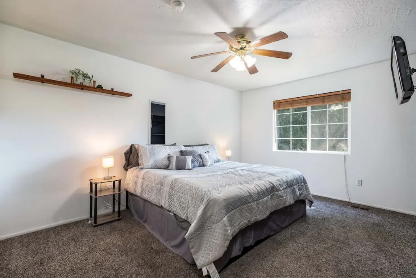 Spacious Pet Friendly Retreat! 15