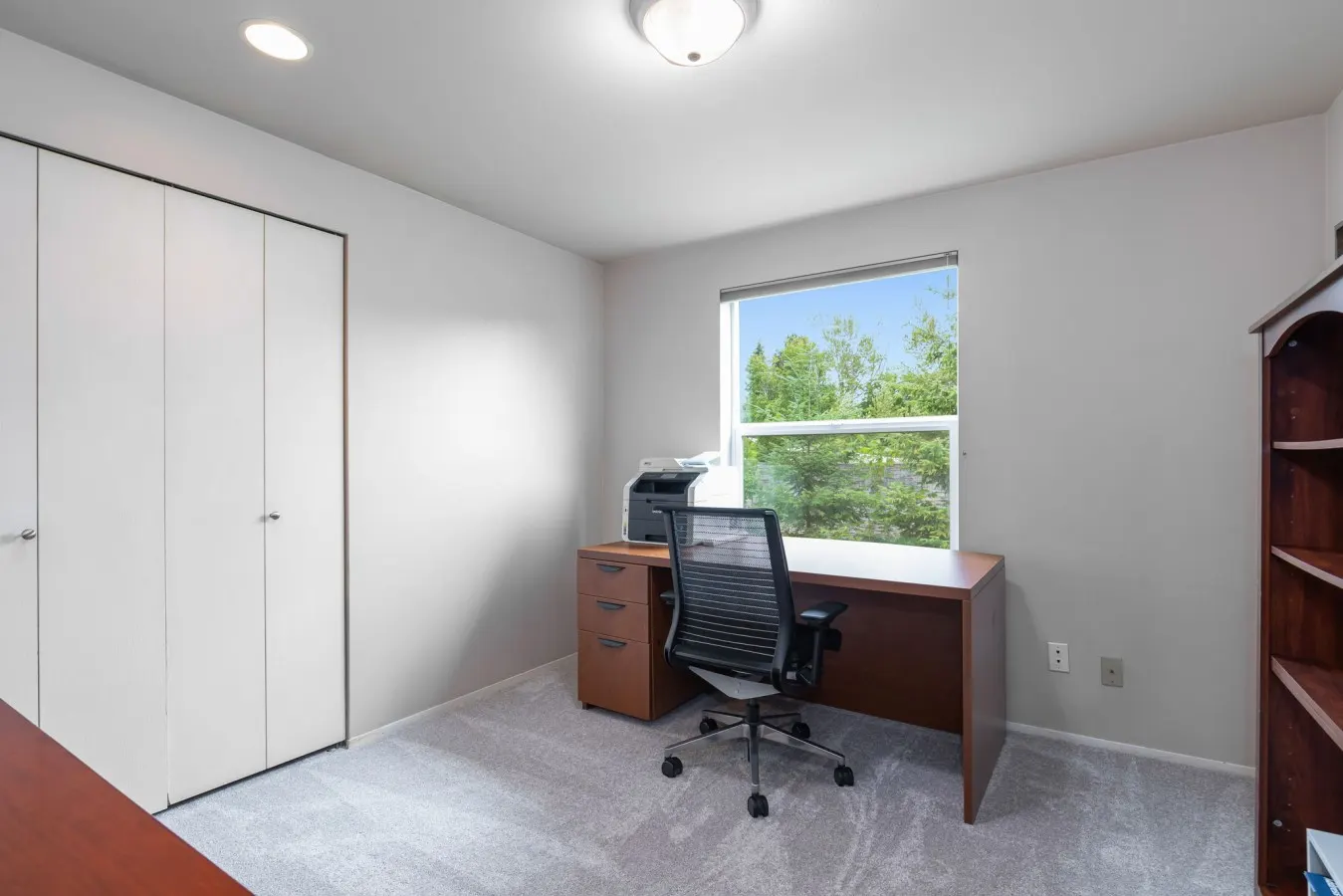 Elegant & Spacious Huge Yard - Office - Parking! 12