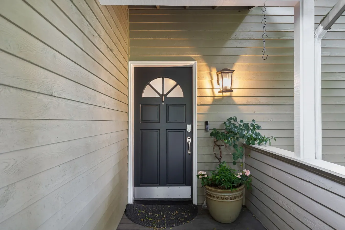 Elegant & Spacious | Huge Yard - Office - Parking! — photo 3