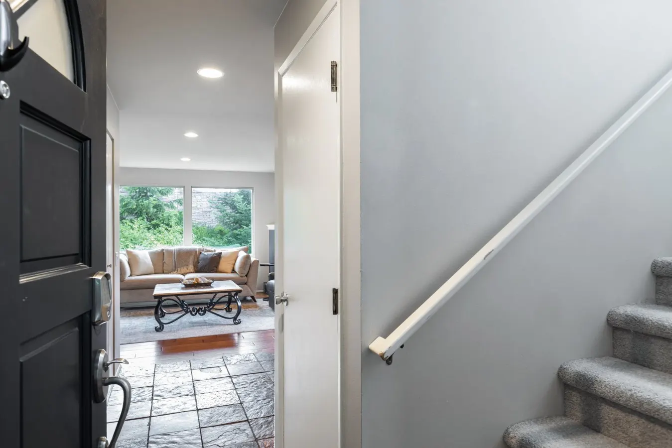 Elegant & Spacious | Huge Yard - Office - Parking! — photo 4