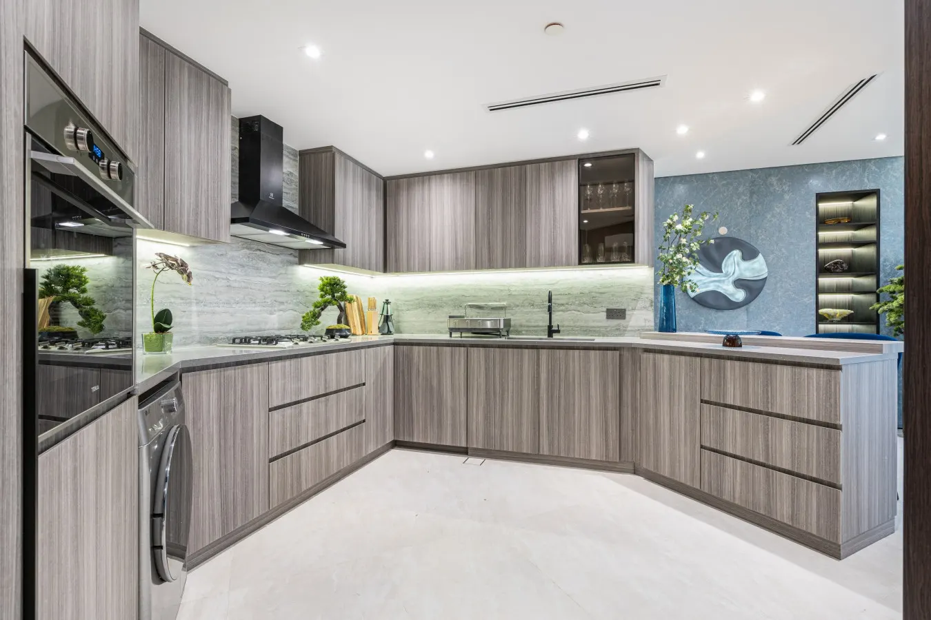 Incredible Palm Home next to Mall w/ Beach Access 7