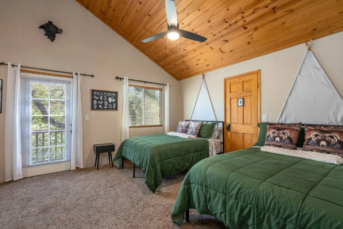 Pups and Pine Lodge w/ BBQ Deck, Hot tub & Games 17