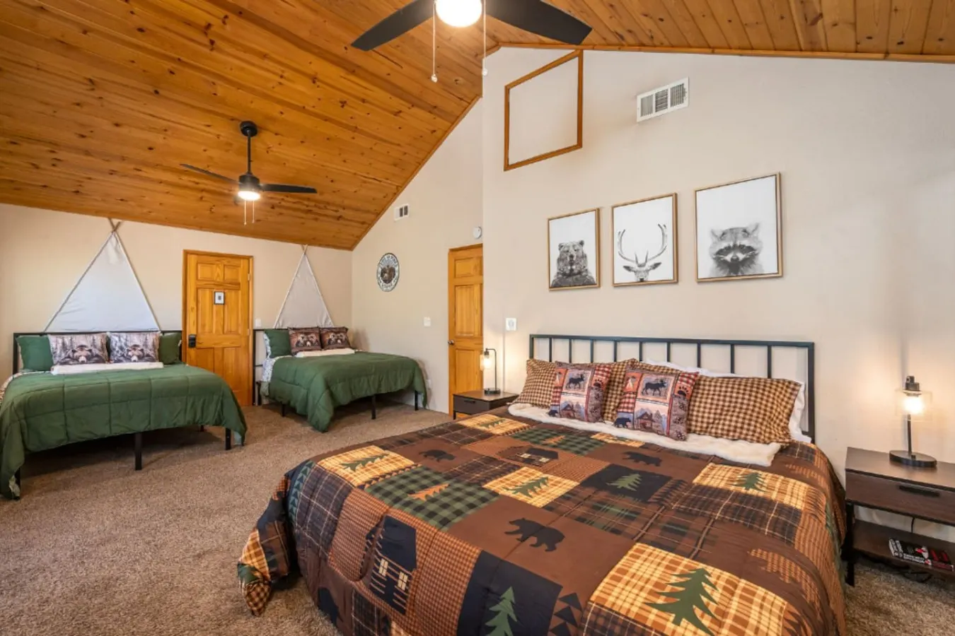 Pups and Pine Lodge w/ BBQ Deck, Hot tub & Games 18