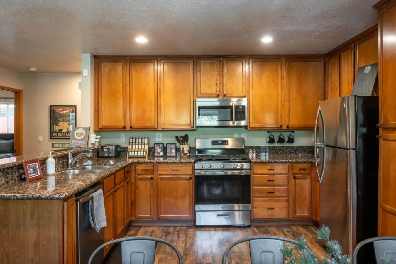 Pups and Pine Lodge w/ BBQ Deck, Hot tub & Games 6