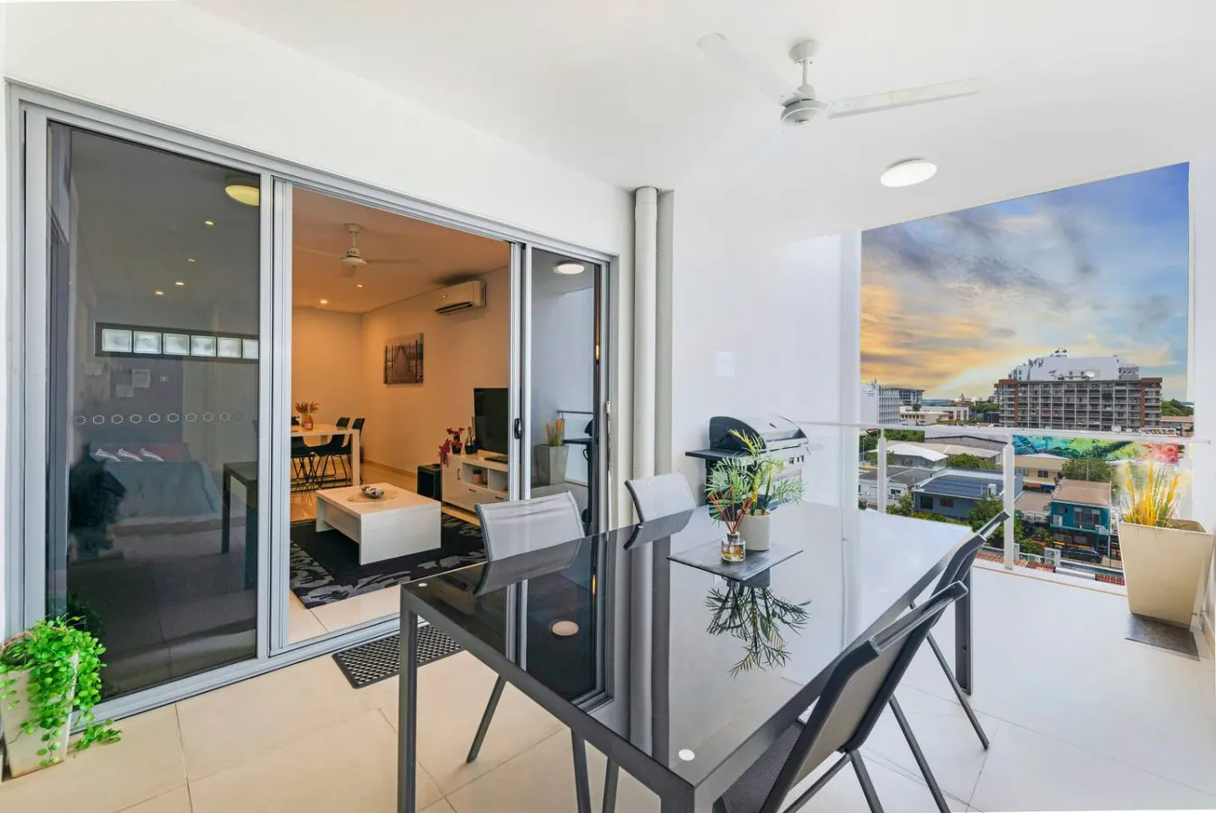 City Skyline & Sea Views: Parking 16