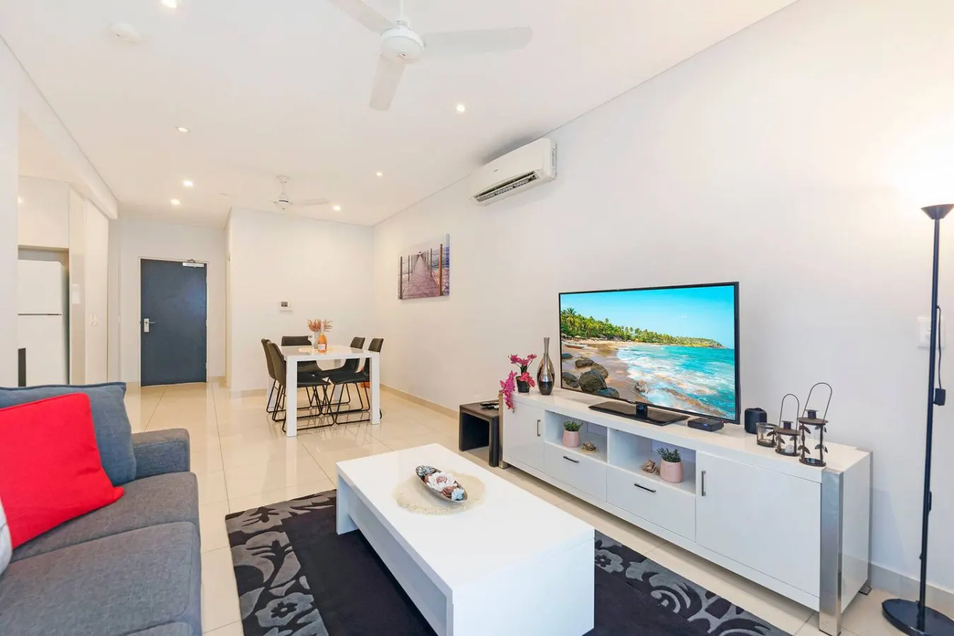 City Skyline & Sea Views: Parking 6