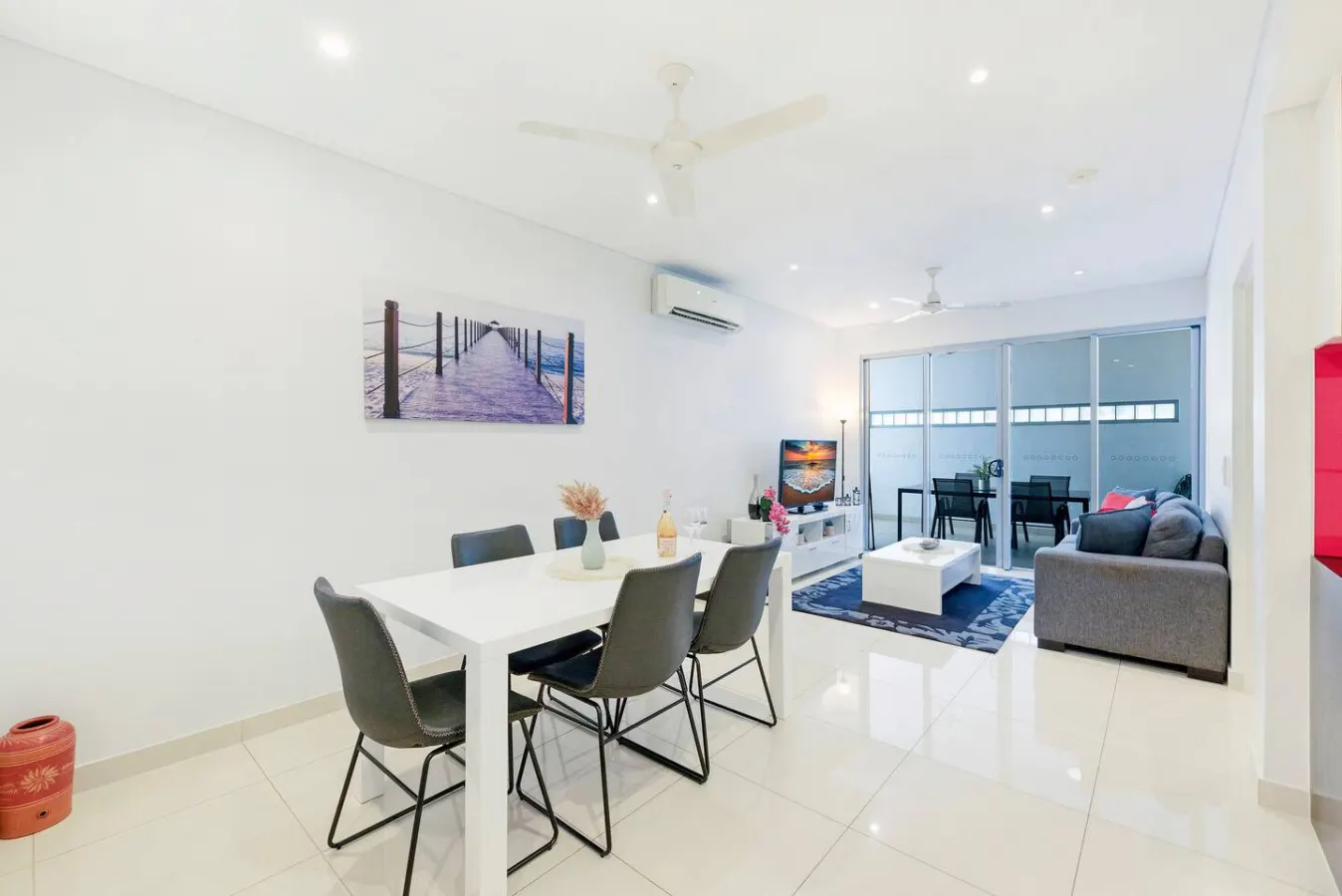 City Skyline & Sea Views: Parking 7