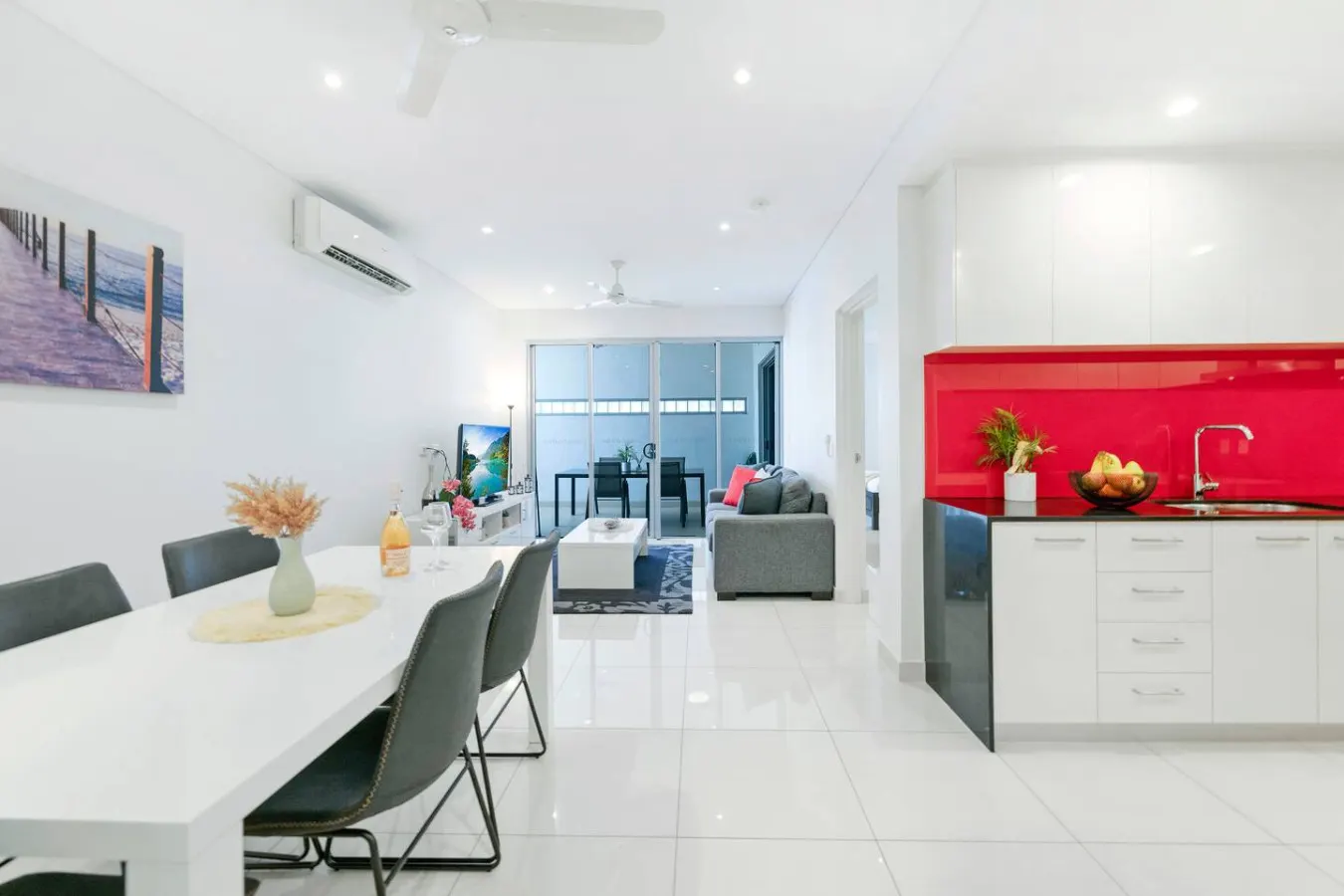 City Skyline & Sea Views: Parking 8