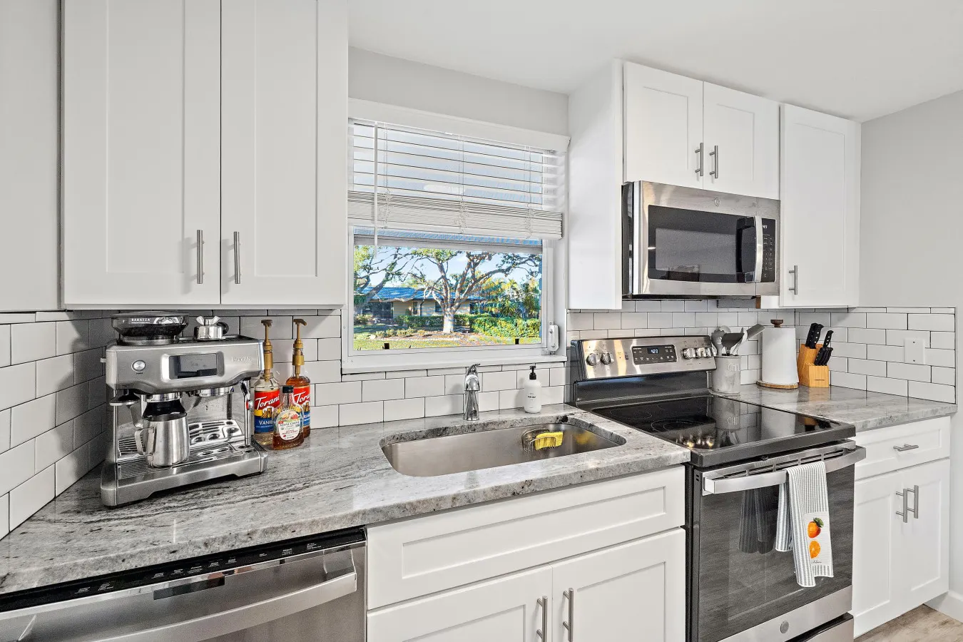 The Wisteria Oasis W/ heated pool & hot tub 10