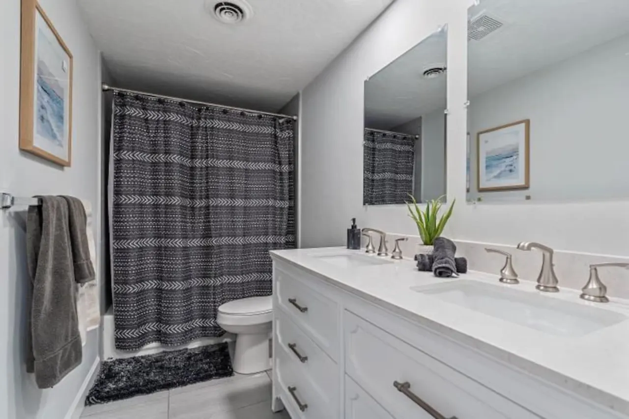 The Wisteria Oasis W/ heated pool & hot tub 16