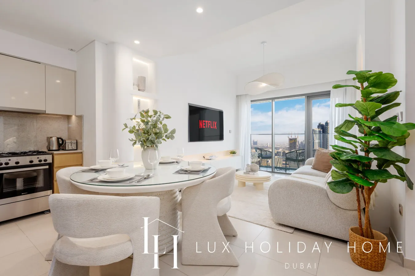 LUX | 47th Floor | Panoramic View | 2BR | Downtown — photo 2