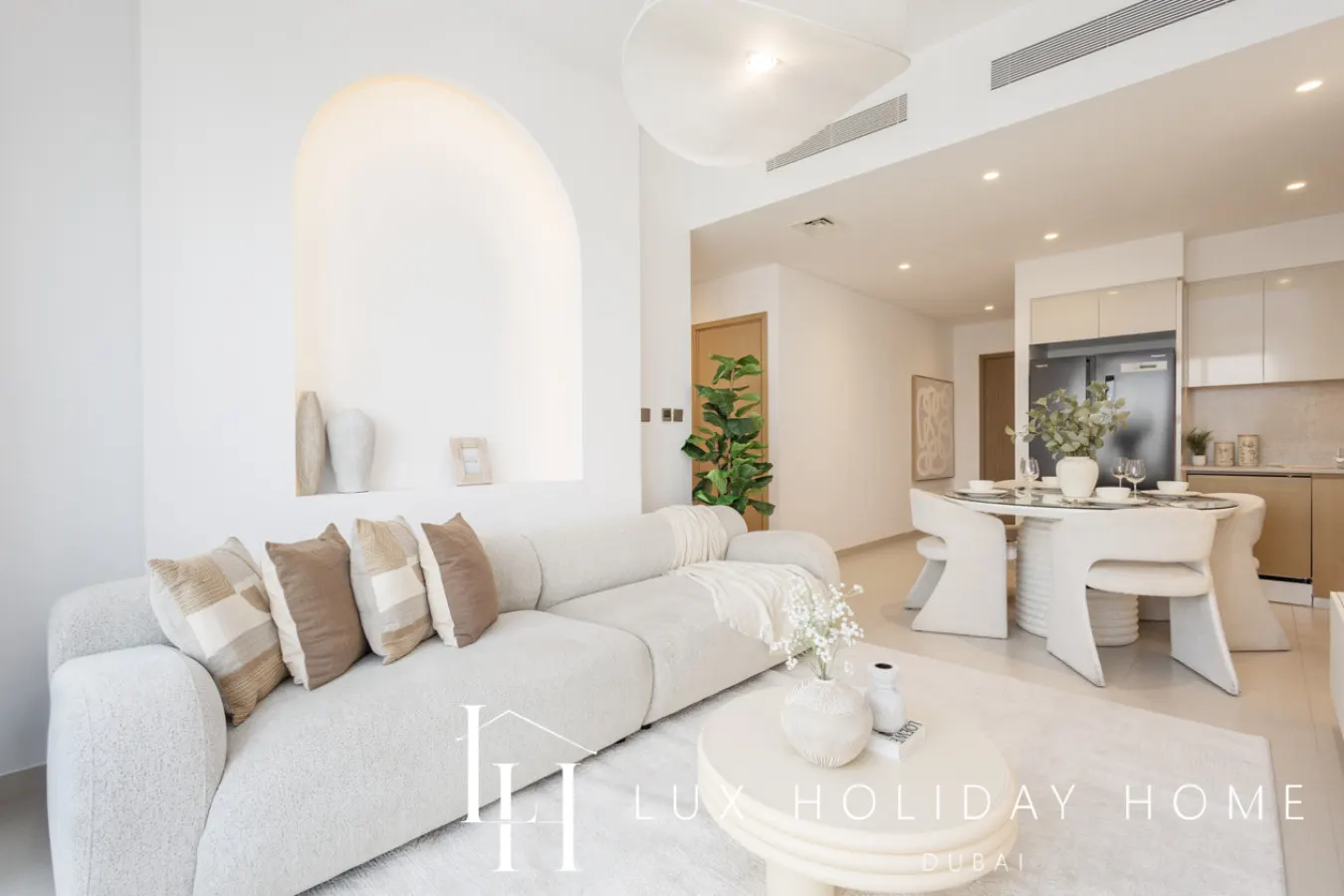 LUX | 47th Floor | Panoramic View | 2BR | Downtown — photo 3