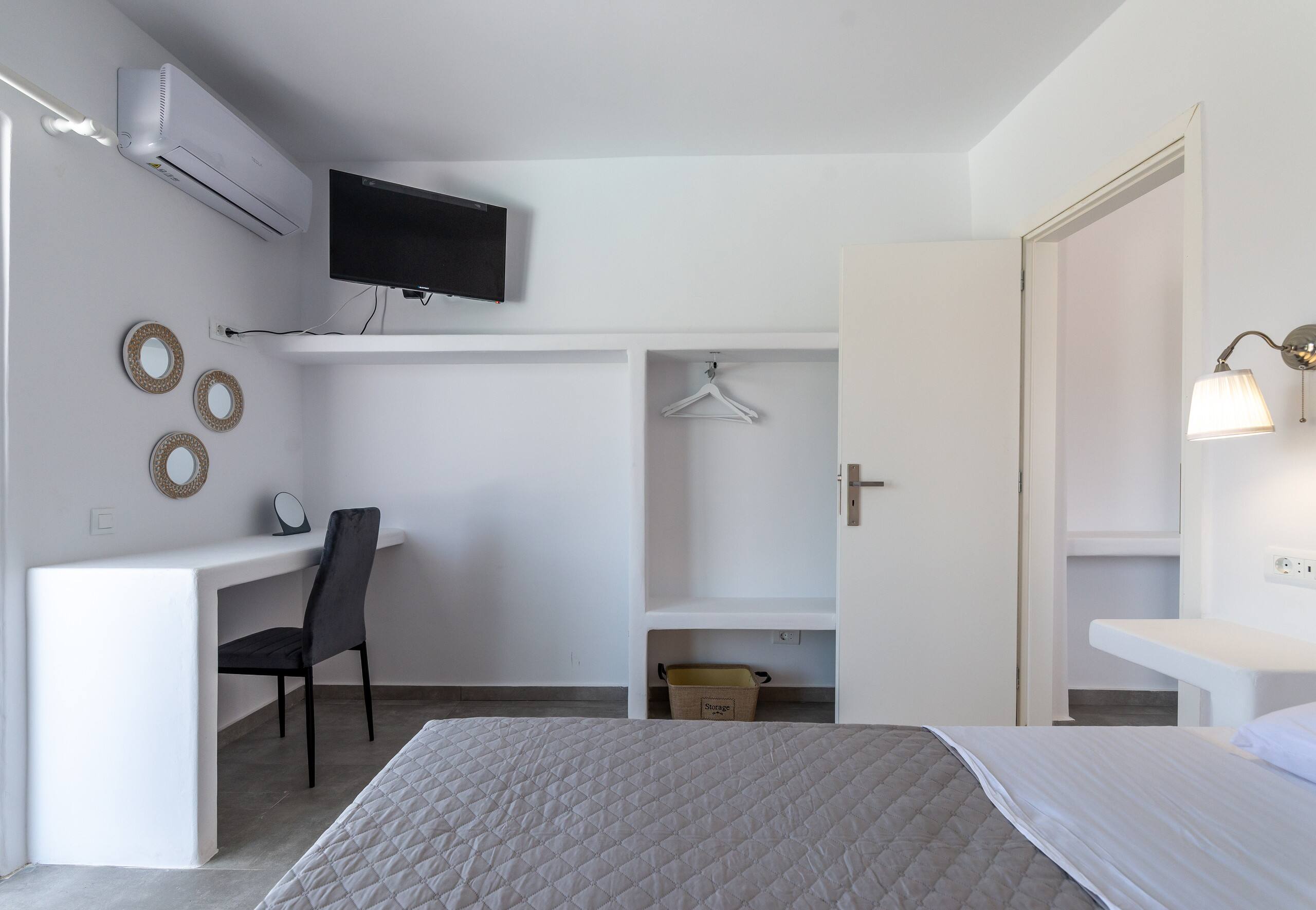 Miramare Acqua Suite Mykonos with private pool 12