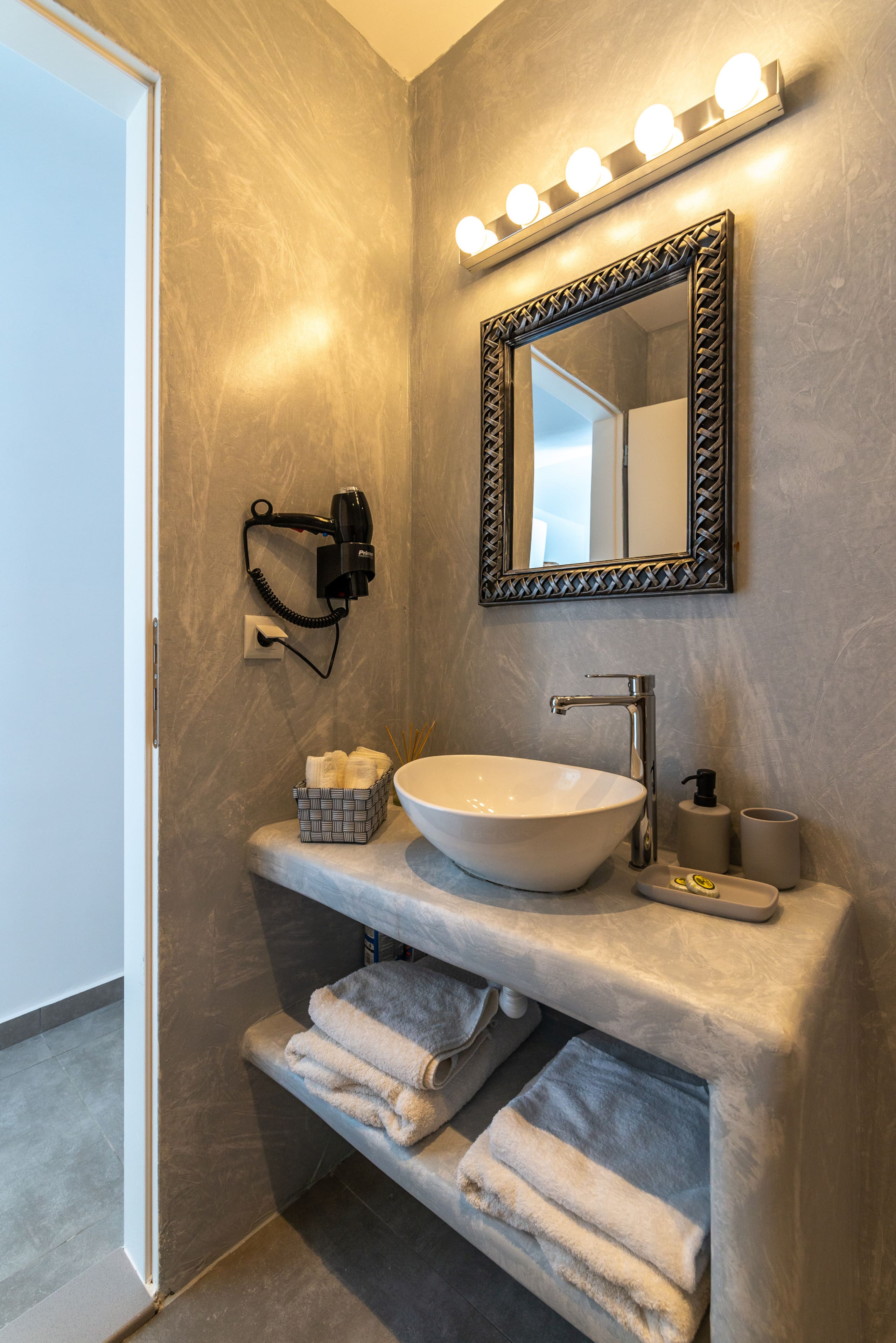 Miramare Acqua Suite Mykonos with private pool 22