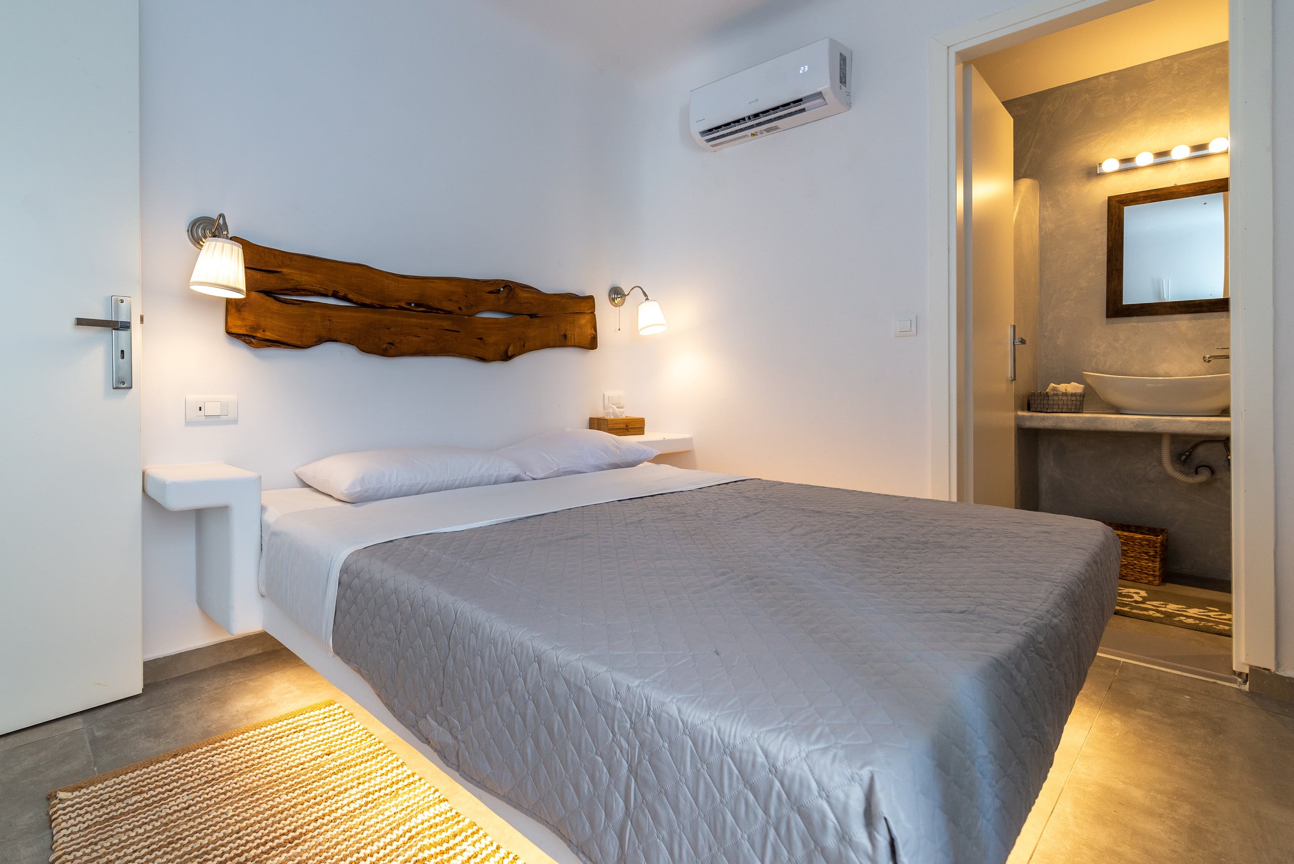 Miramare Acqua Suite Mykonos with private pool 17