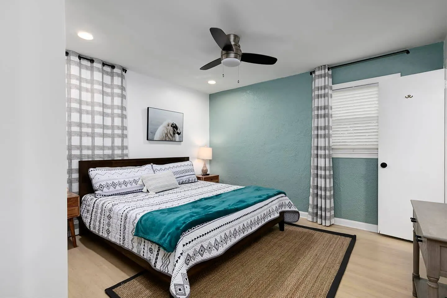 Newly Renovated Cozy 4 Bedroom with King Bed l 10 min from Brave Stadium 9