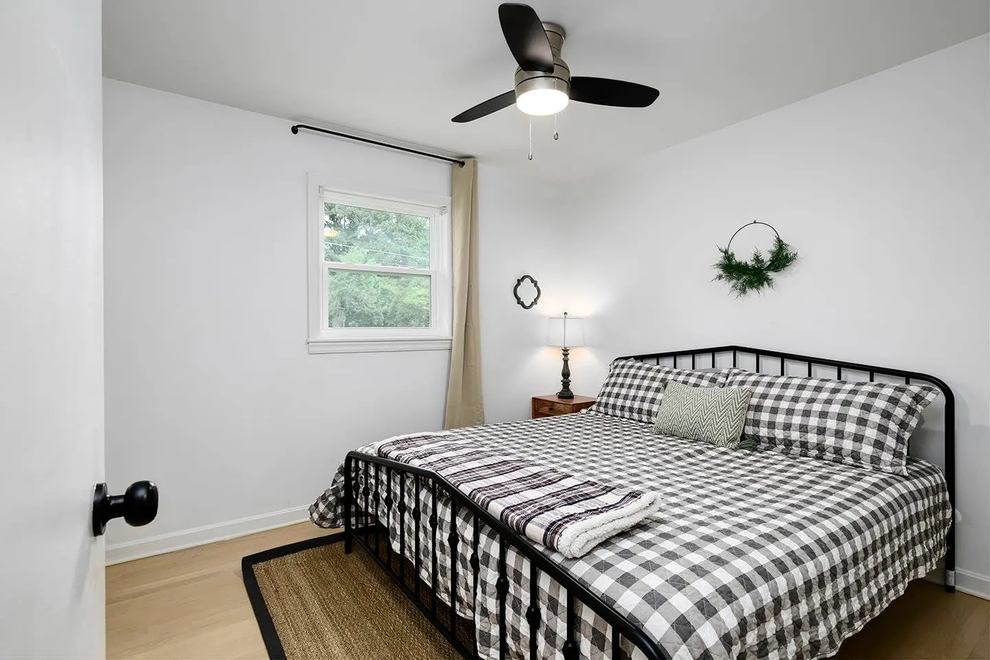 Newly Renovated Cozy 4 Bedroom with King Bed l 10 min from Brave Stadium 11