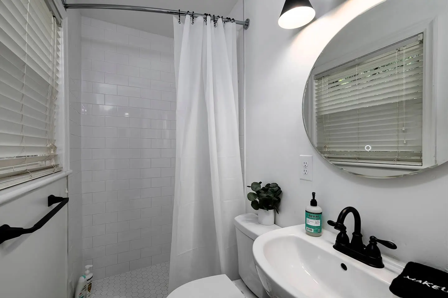 Newly Renovated Cozy 4 Bedroom with King Bed l 10 min from Brave Stadium 13