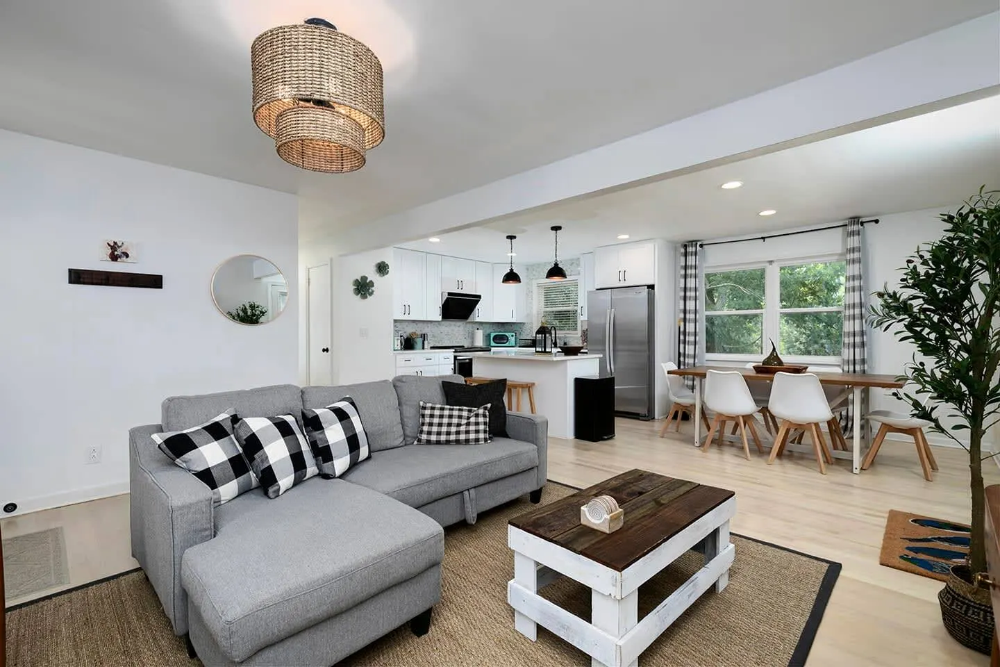 Newly Renovated Cozy 4 Bedroom with King Bed l 10 min from Brave Stadium 15
