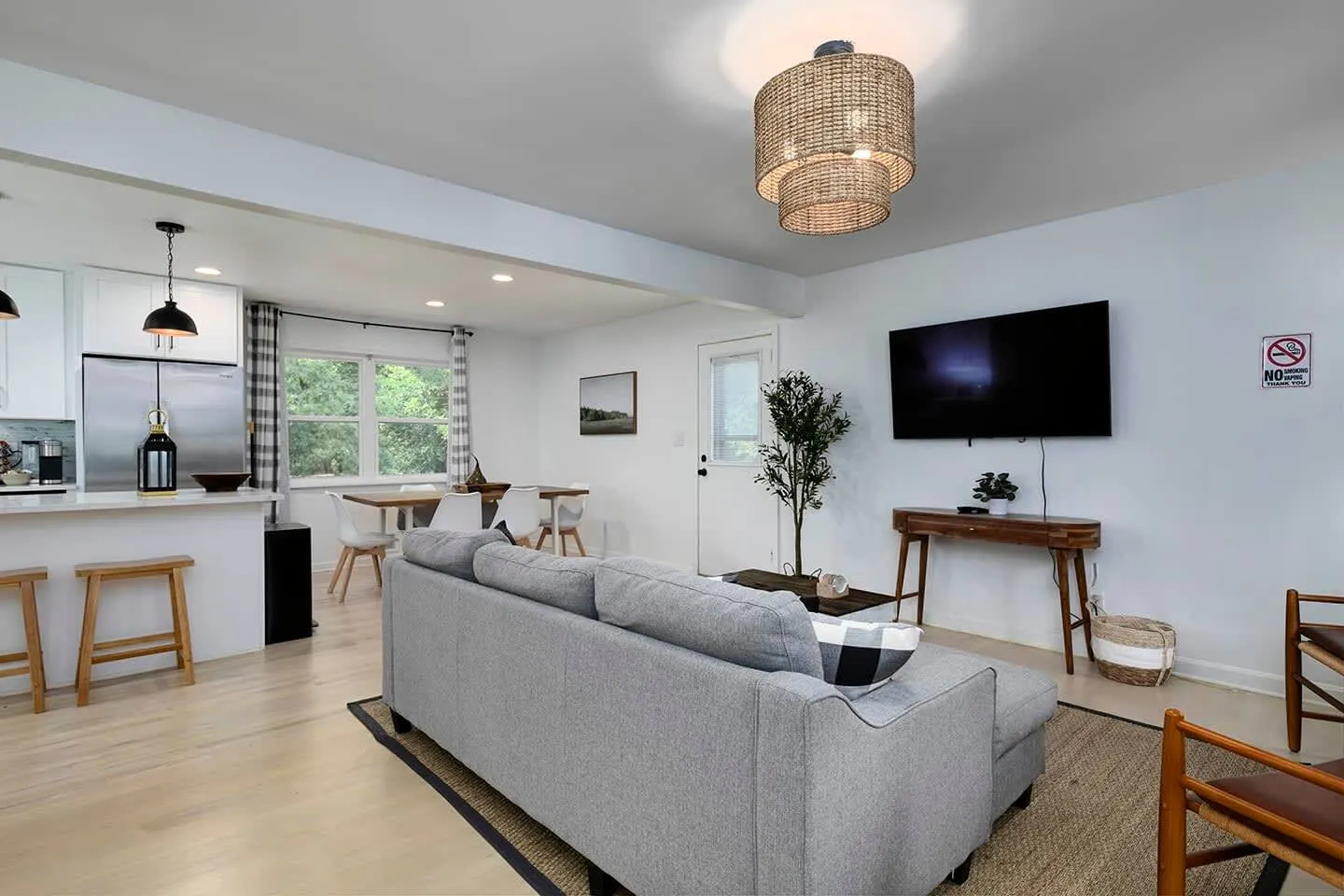 Newly Renovated Cozy 4 Bedroom with King Bed l 10 min from Brave Stadium — photo 5
