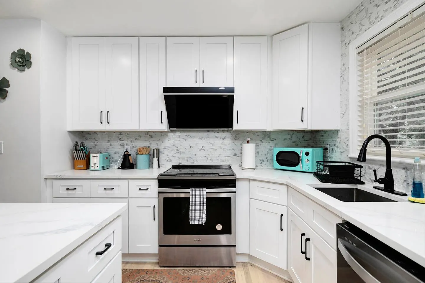Newly Renovated Cozy 4 Bedroom with King Bed l 10 min from Brave Stadium 6