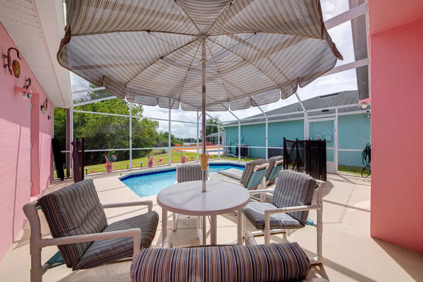 Family 4BR Villa South facing Pool, Lake View, Near Parks 2