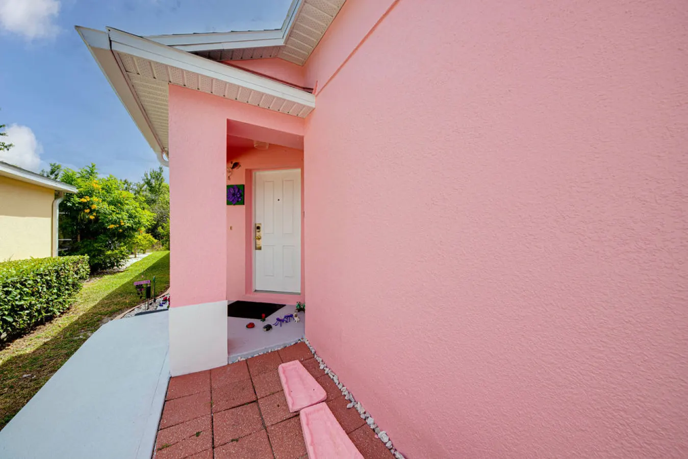 Family 4BR Villa South facing Pool, Lake View, Near Parks 9