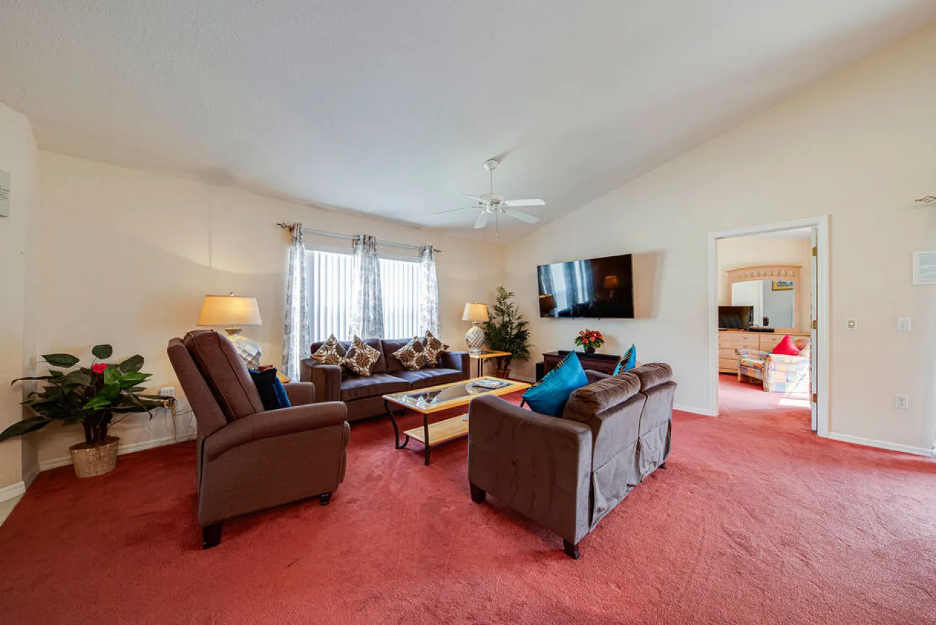 Family 4BR Villa South facing Pool, Lake View, Near Parks 13