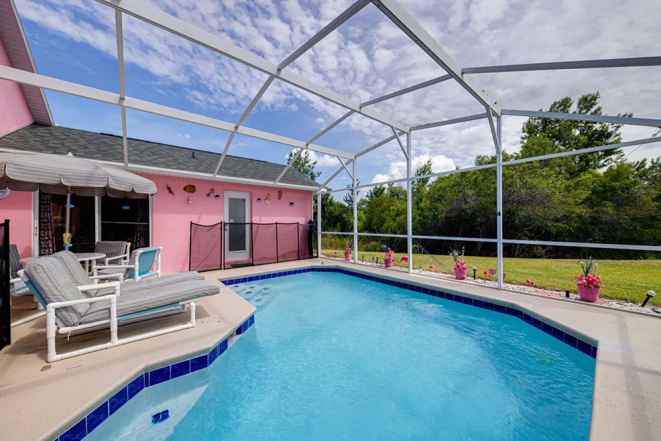 Family 4BR Villa South facing Pool, Lake View, Near Parks 4