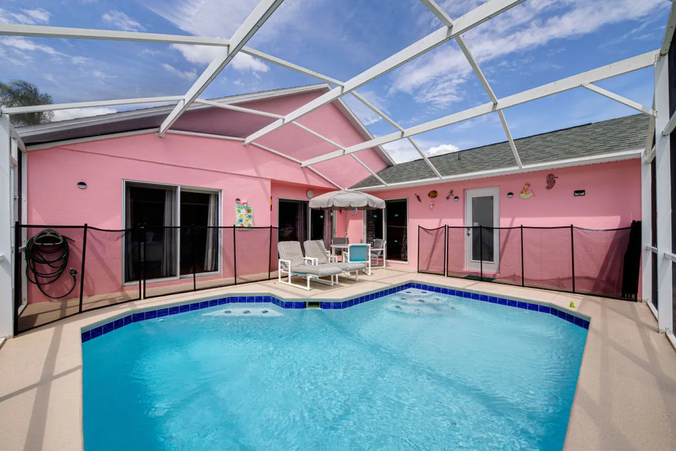 Family 4BR Villa South facing Pool, Lake View, Near Parks 5