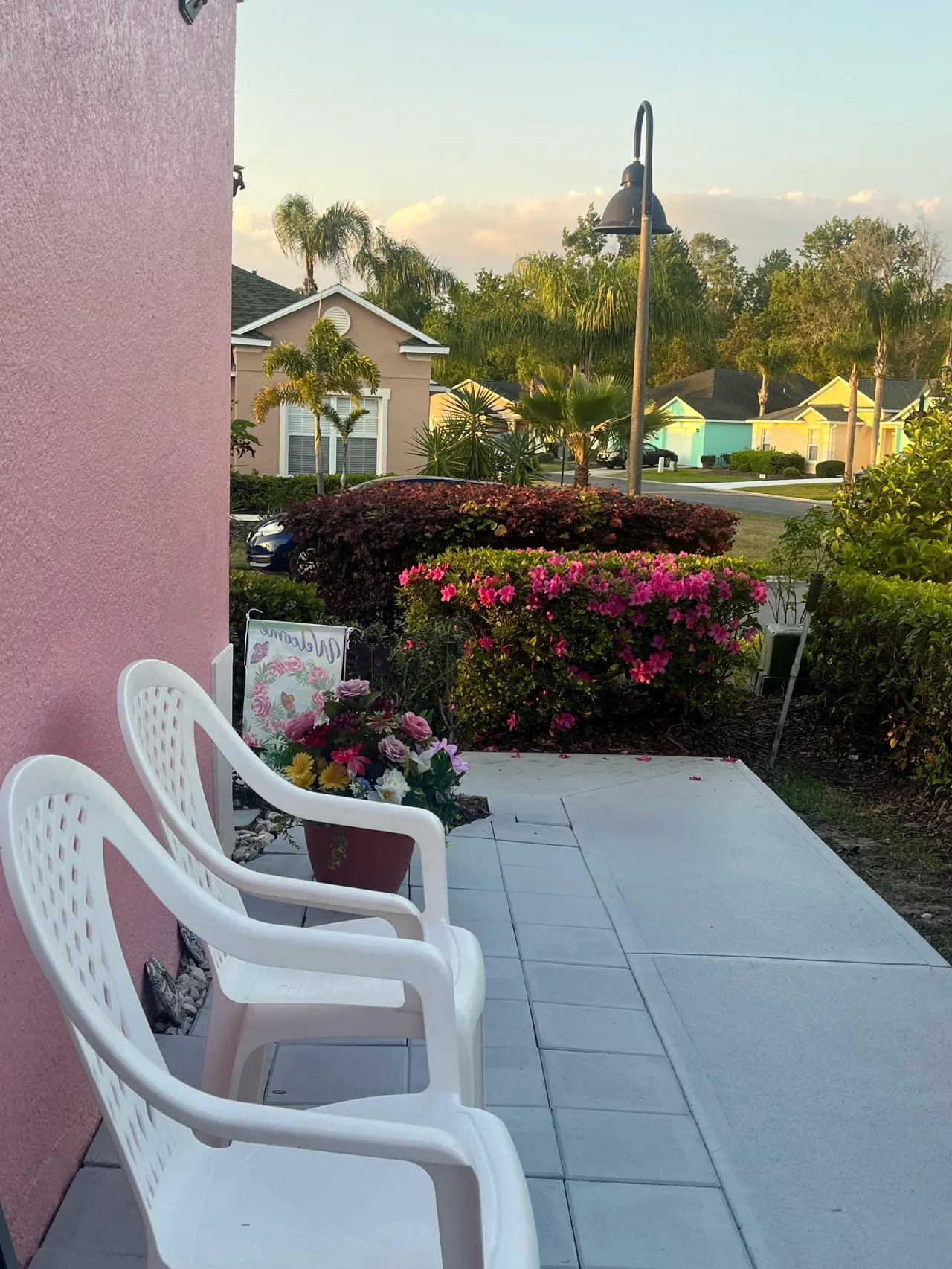 Family 4BR Villa South facing Pool, Lake View, Near Parks 7