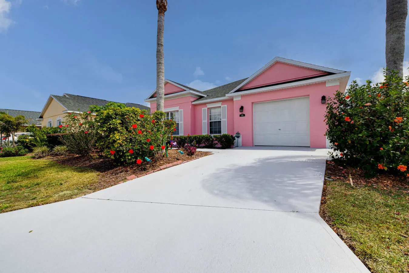 Family 4BR Villa South facing Pool, Lake View, Near Parks 8
