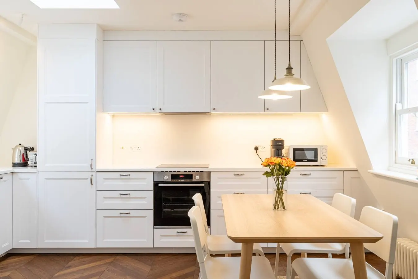 Kensington 2-Bed Mews House Next to Holland Park 10