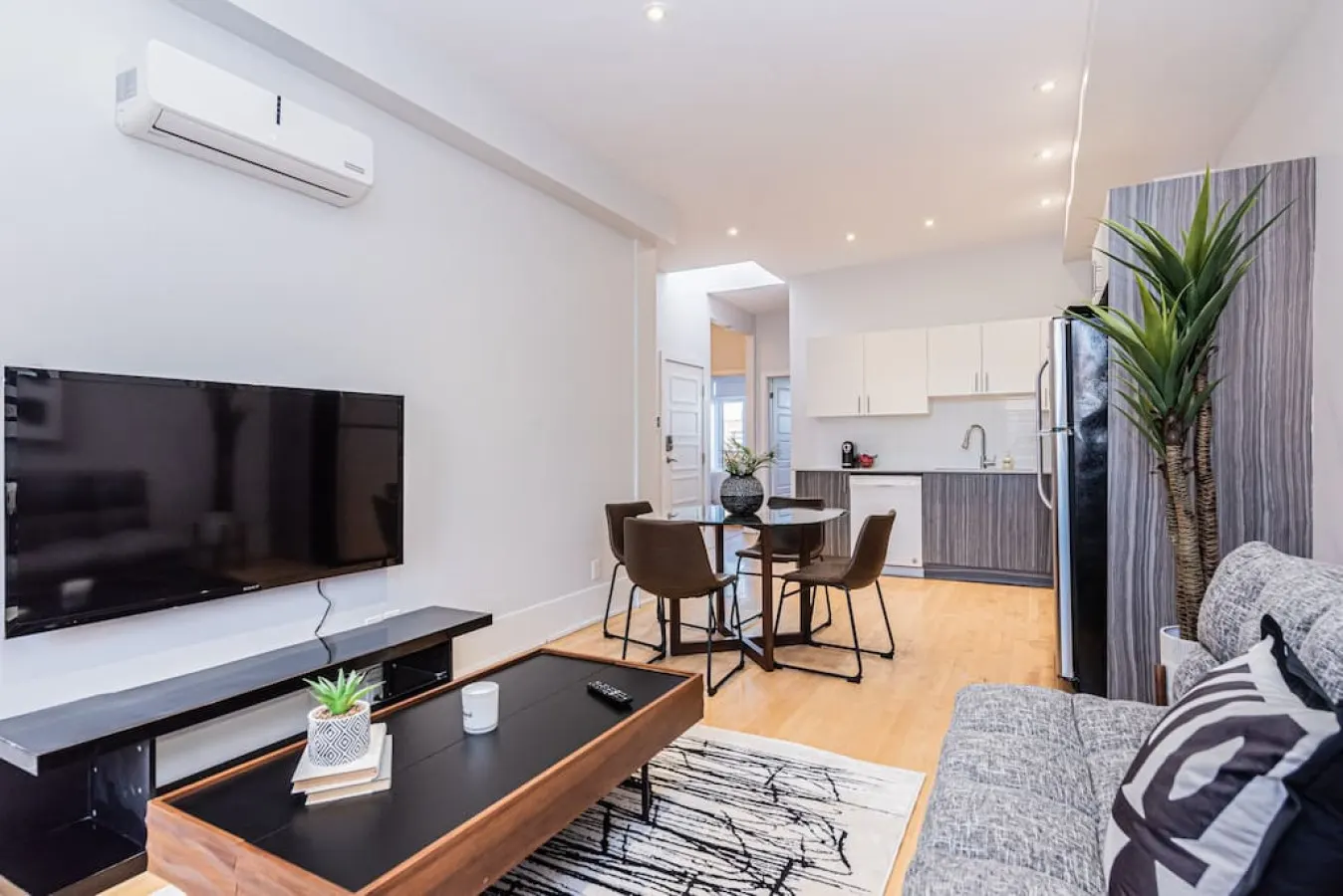 Plateau - New classy 2 bedroom apartment in Le Plateau - Unit 4092 2