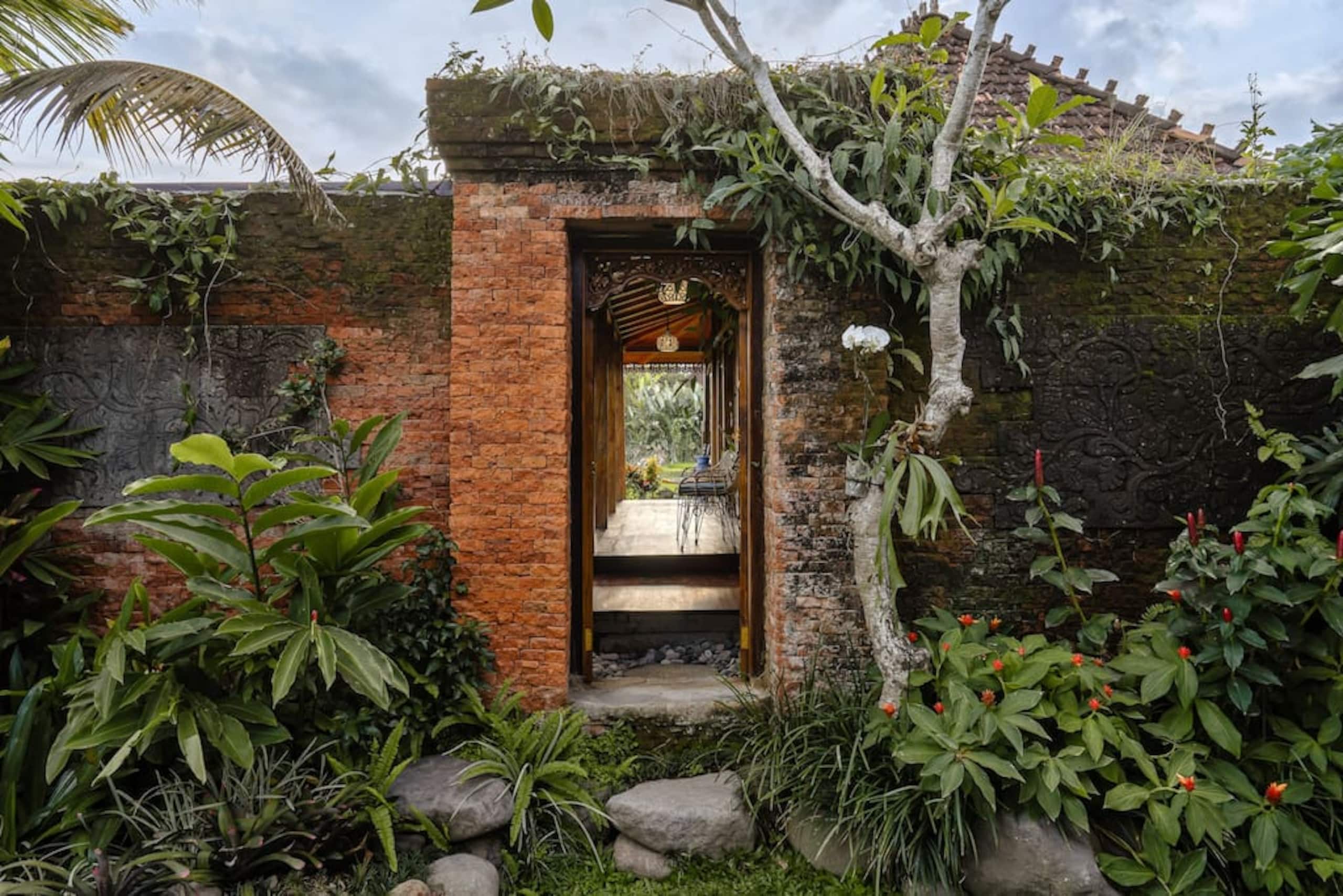 Hideaway Living w/ Ricefield View in Heart of Ubud 28
