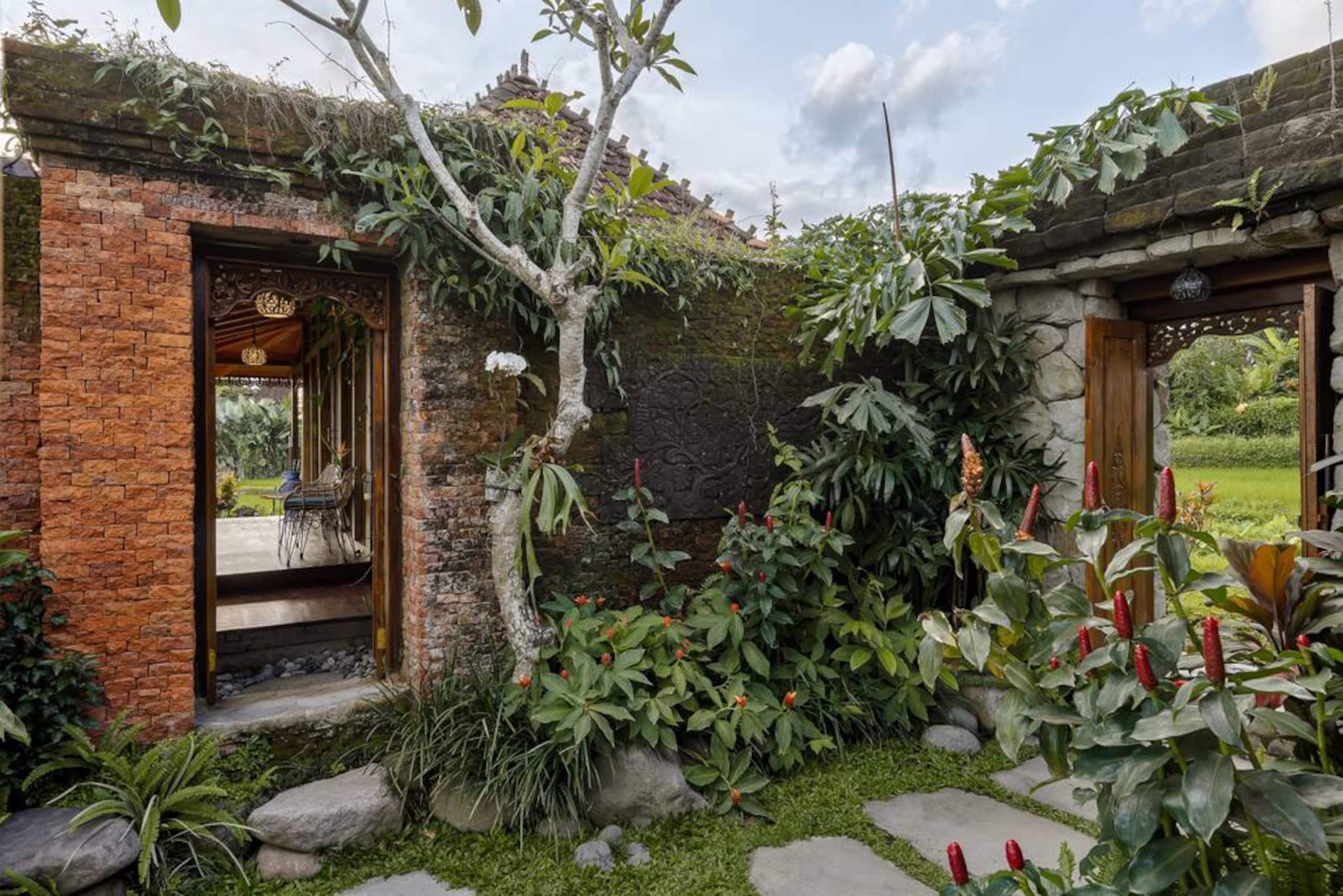 Hideaway Living w/ Ricefield View in Heart of Ubud 29