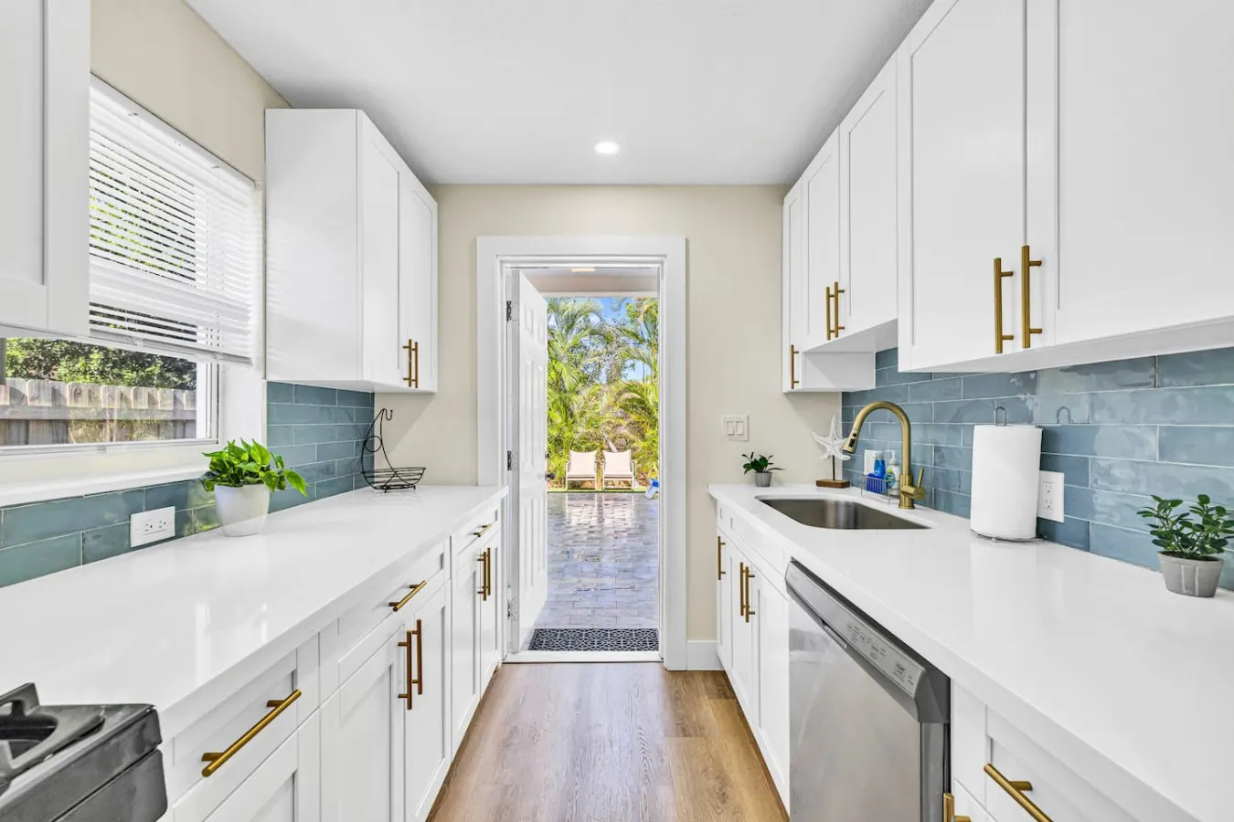 Apartment By The Avenue Delray Beach -Heated Pool 11