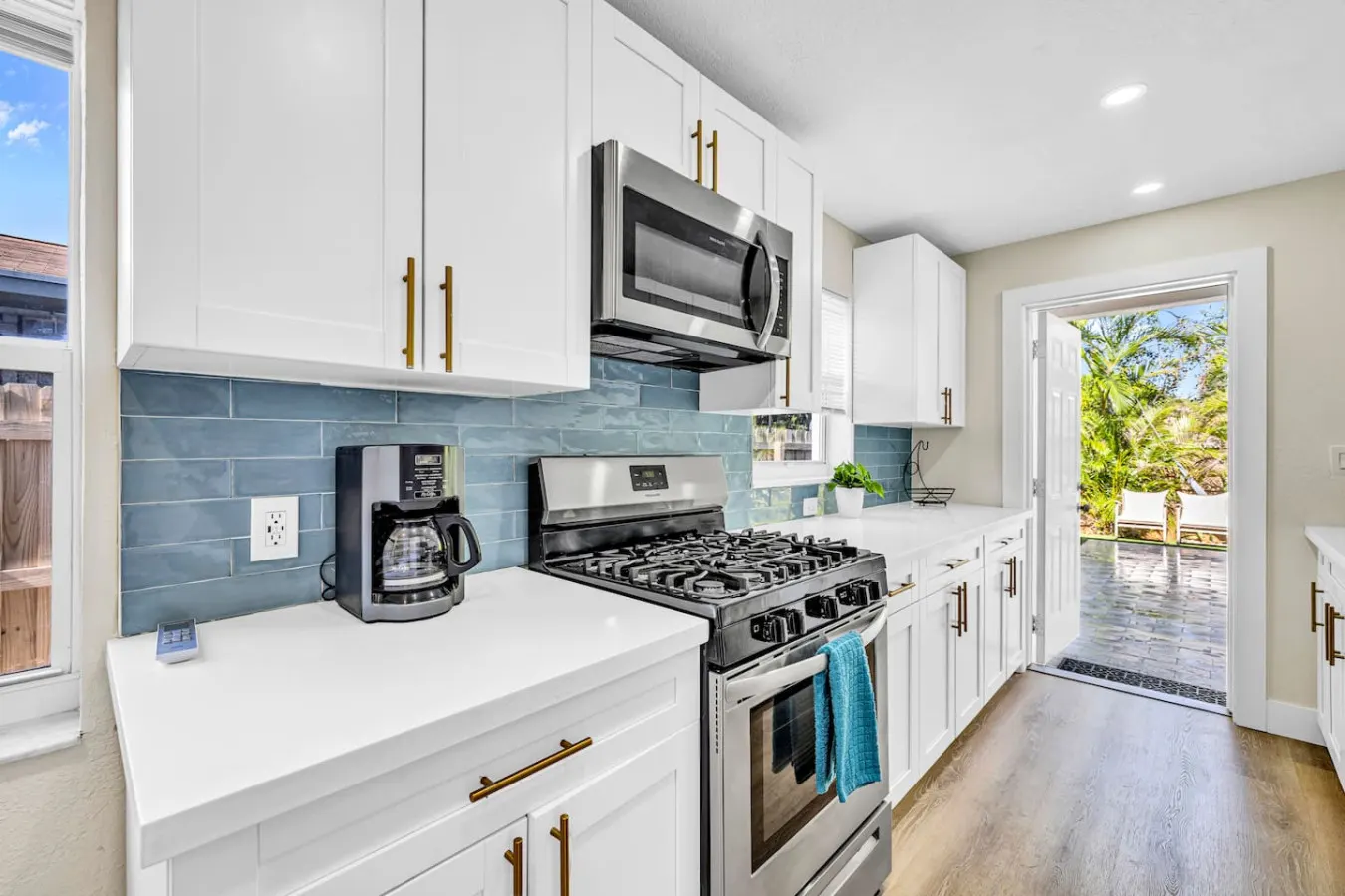 Apartment By The Avenue Delray Beach -Heated Pool 12