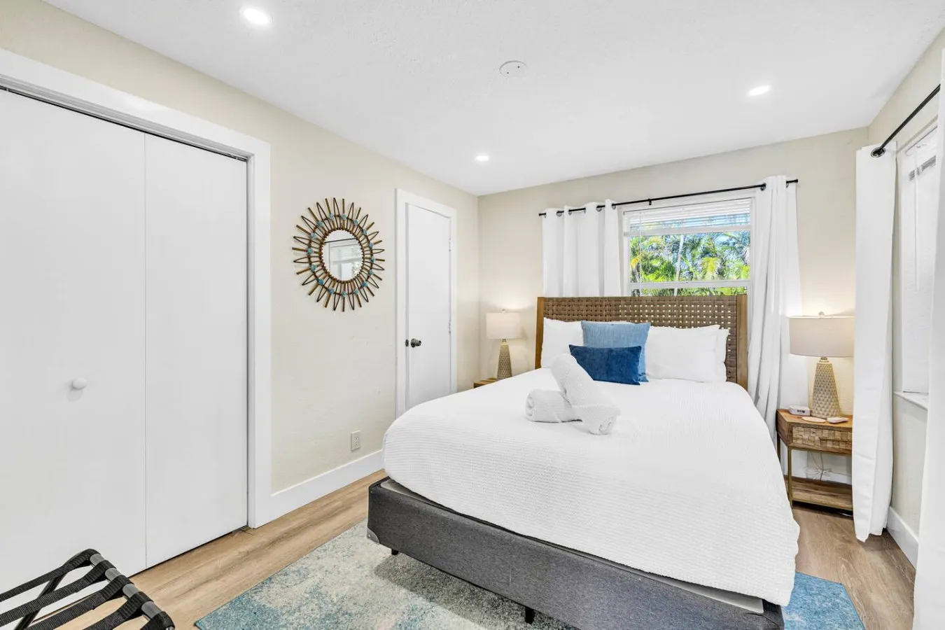 Apartment By The Avenue Delray Beach -Heated Pool 19