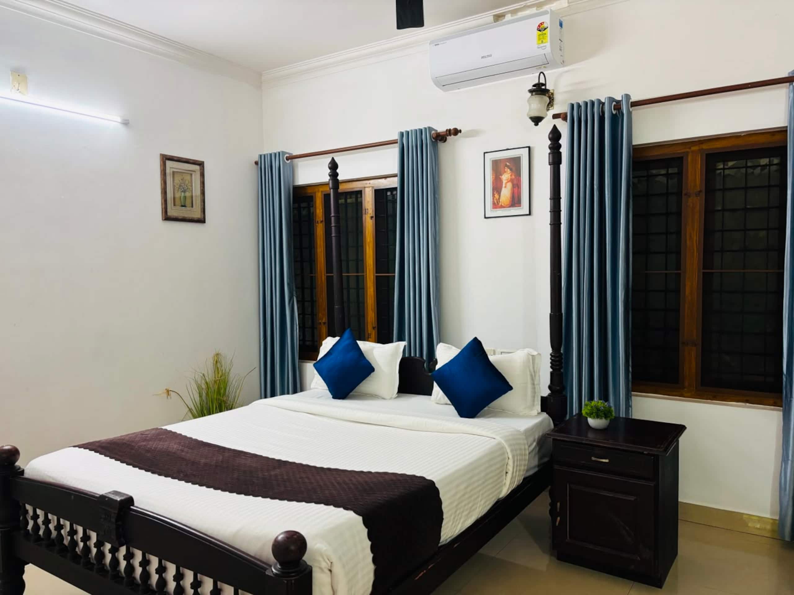 Guruvayoor courtyard illam Heritage l 4BH AC VILLA 6