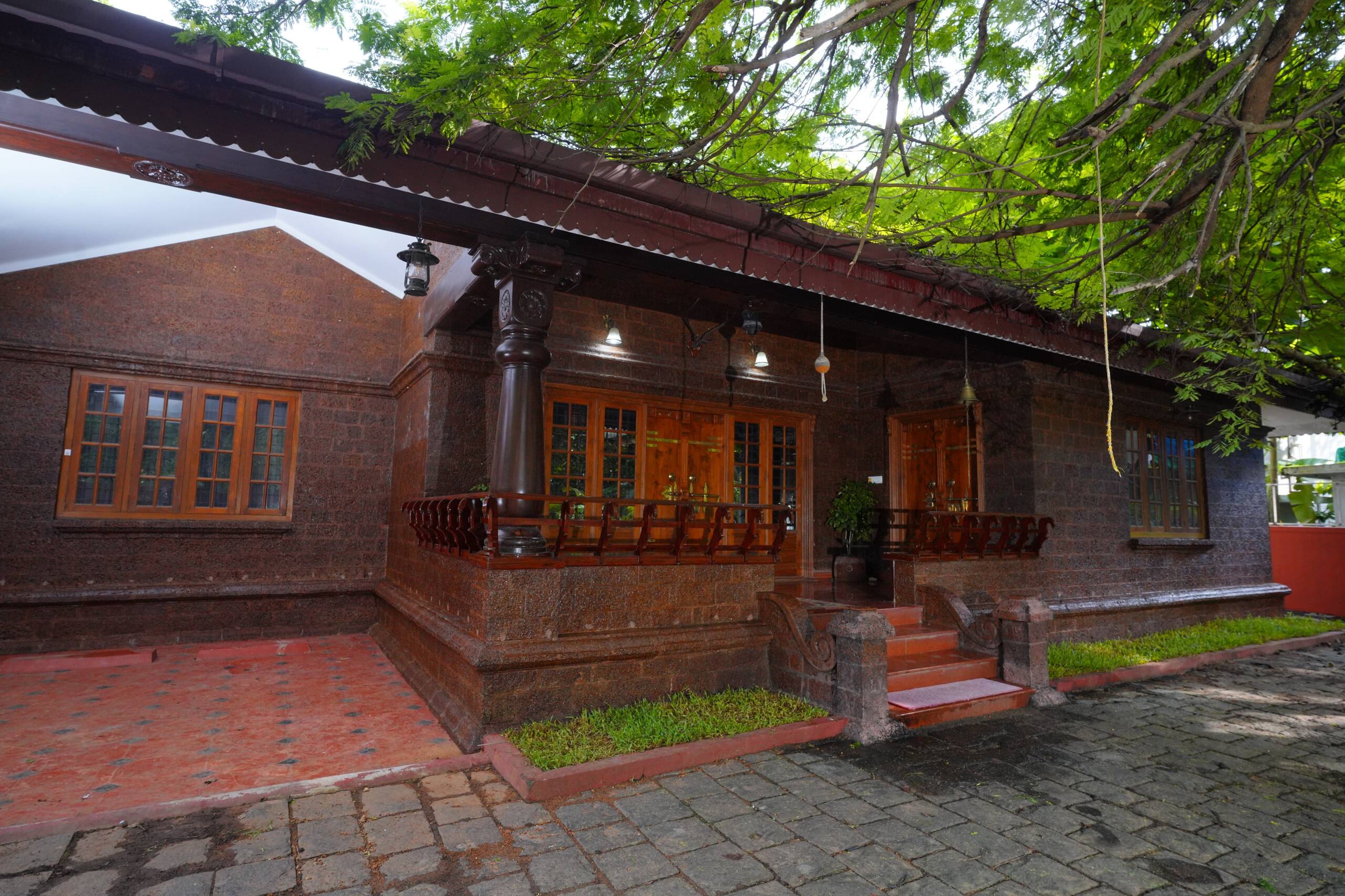Guruvayoor courtyard illam Heritage l 4BH AC VILLA 22