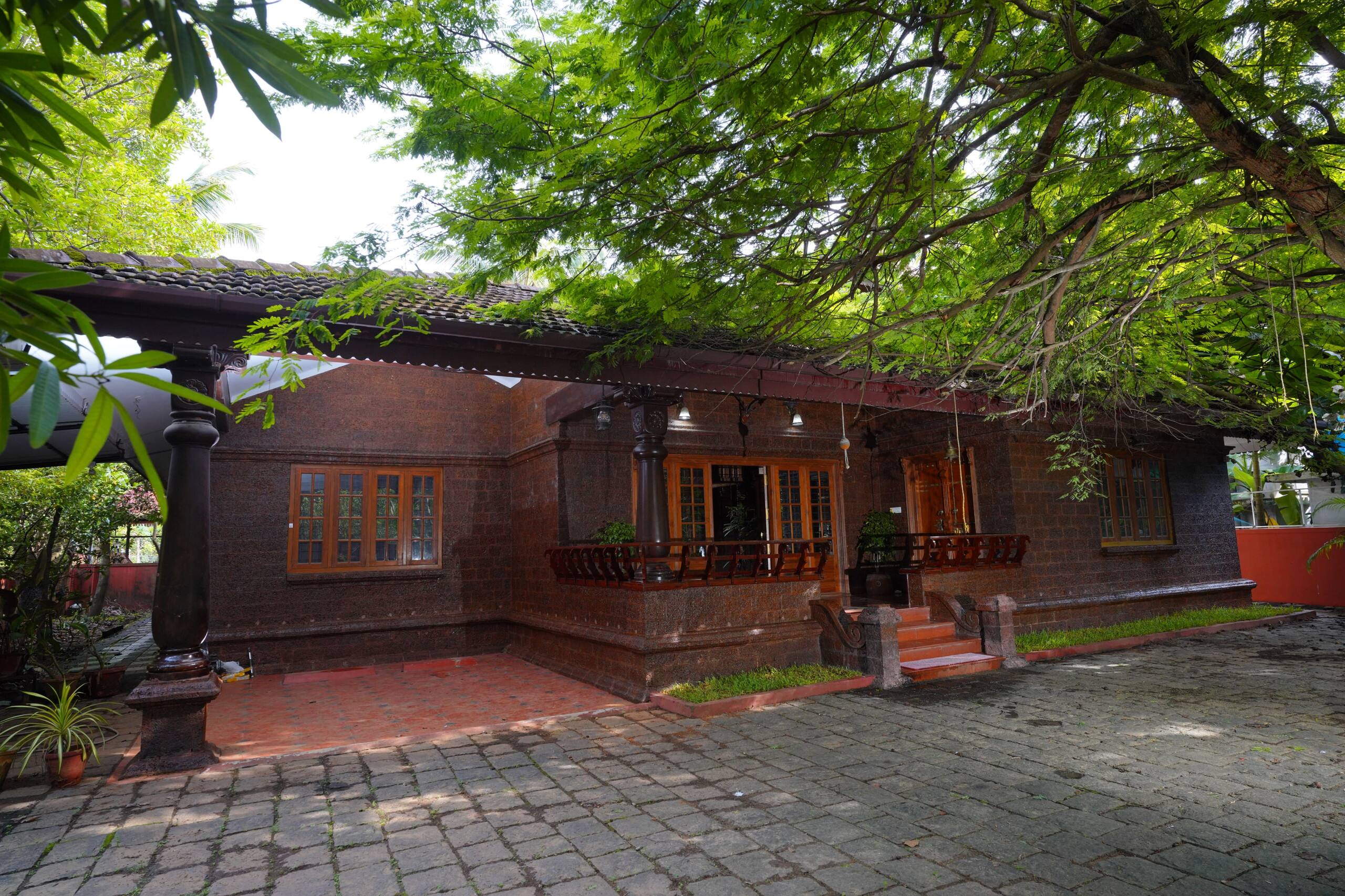 Guruvayoor courtyard illam Heritage l 4BH AC VILLA 24