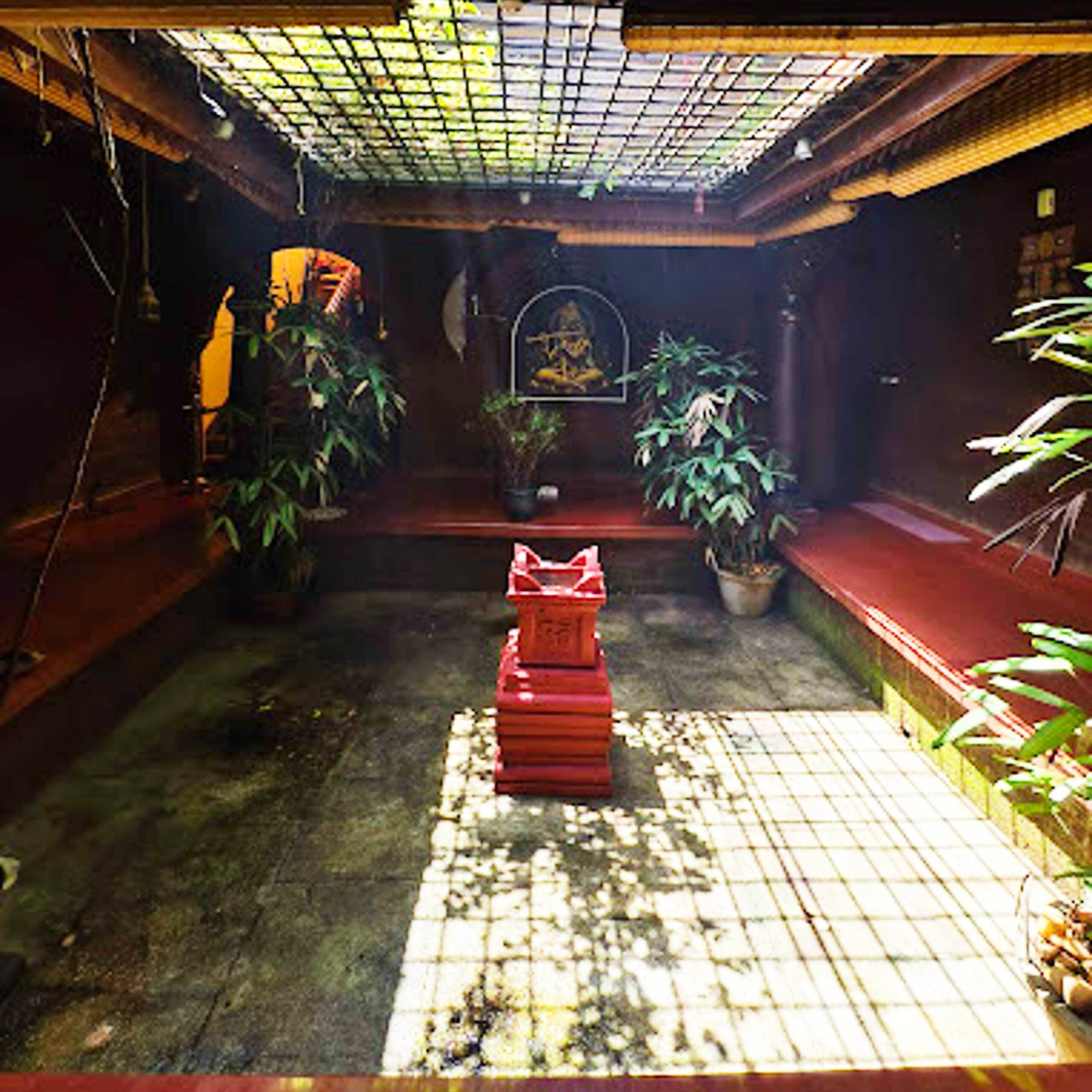 Guruvayoor courtyard illam Heritage l 4BH AC VILLA 30