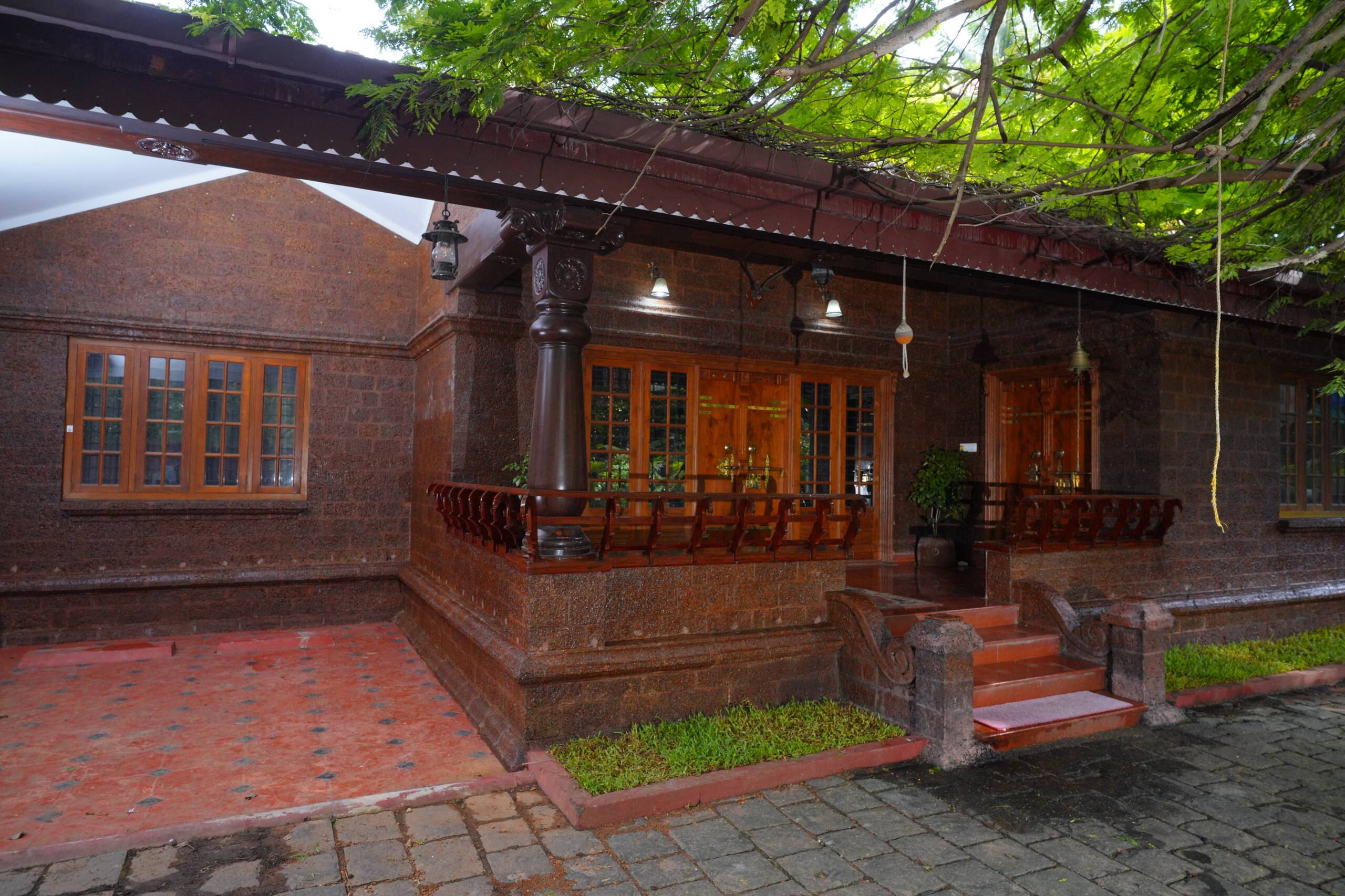Guruvayoor courtyard illam Heritage l 4BH AC VILLA 23