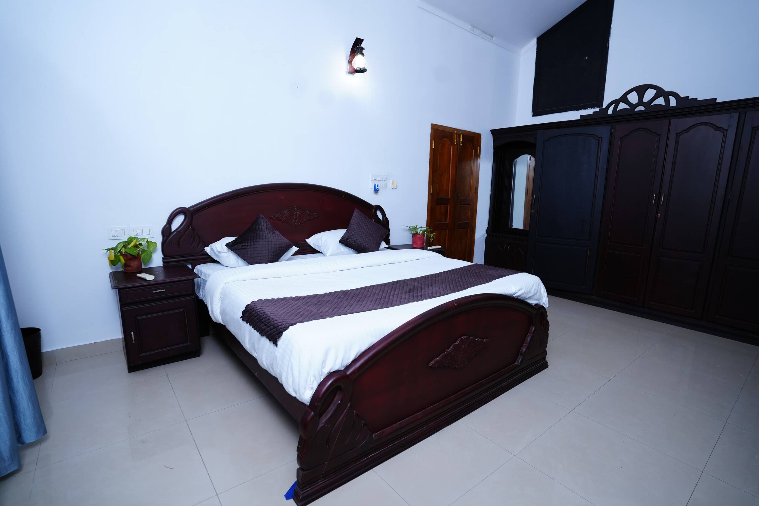 Guruvayoor courtyard illam Heritage l 4BH AC VILLA 16